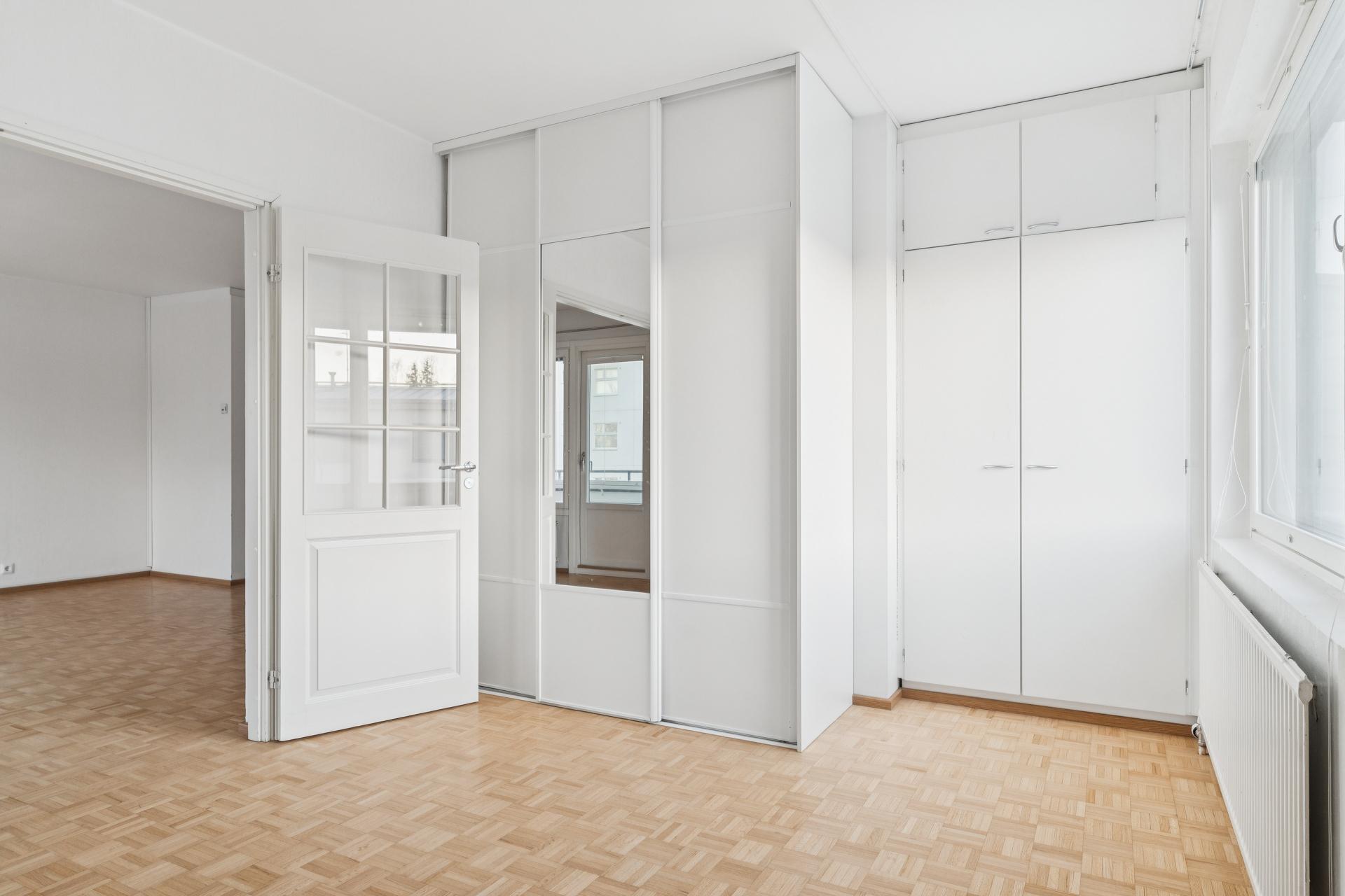 Jäkälätie 8, Tapanila, Helsinki