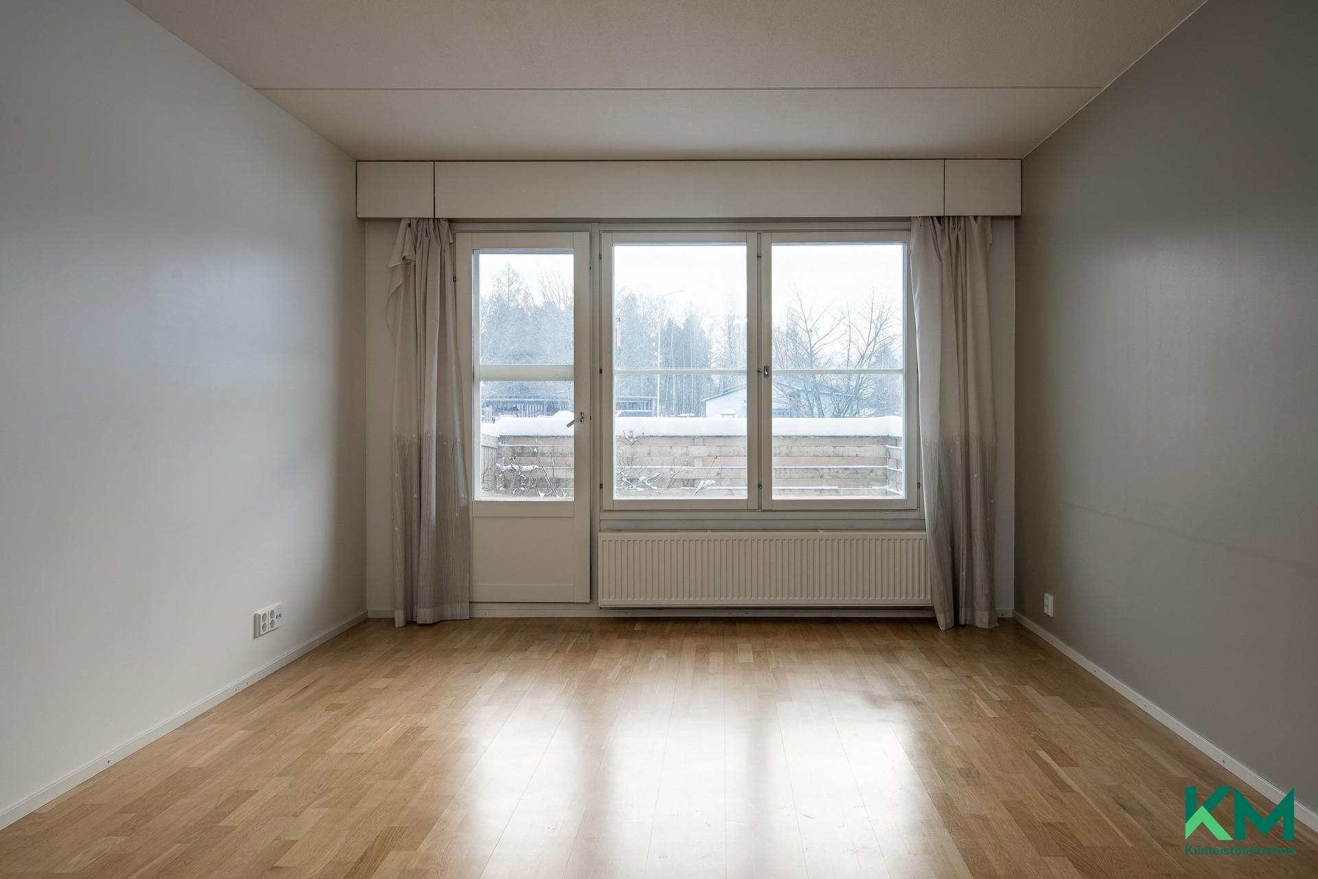 Olohuoneesta käynti pihalle