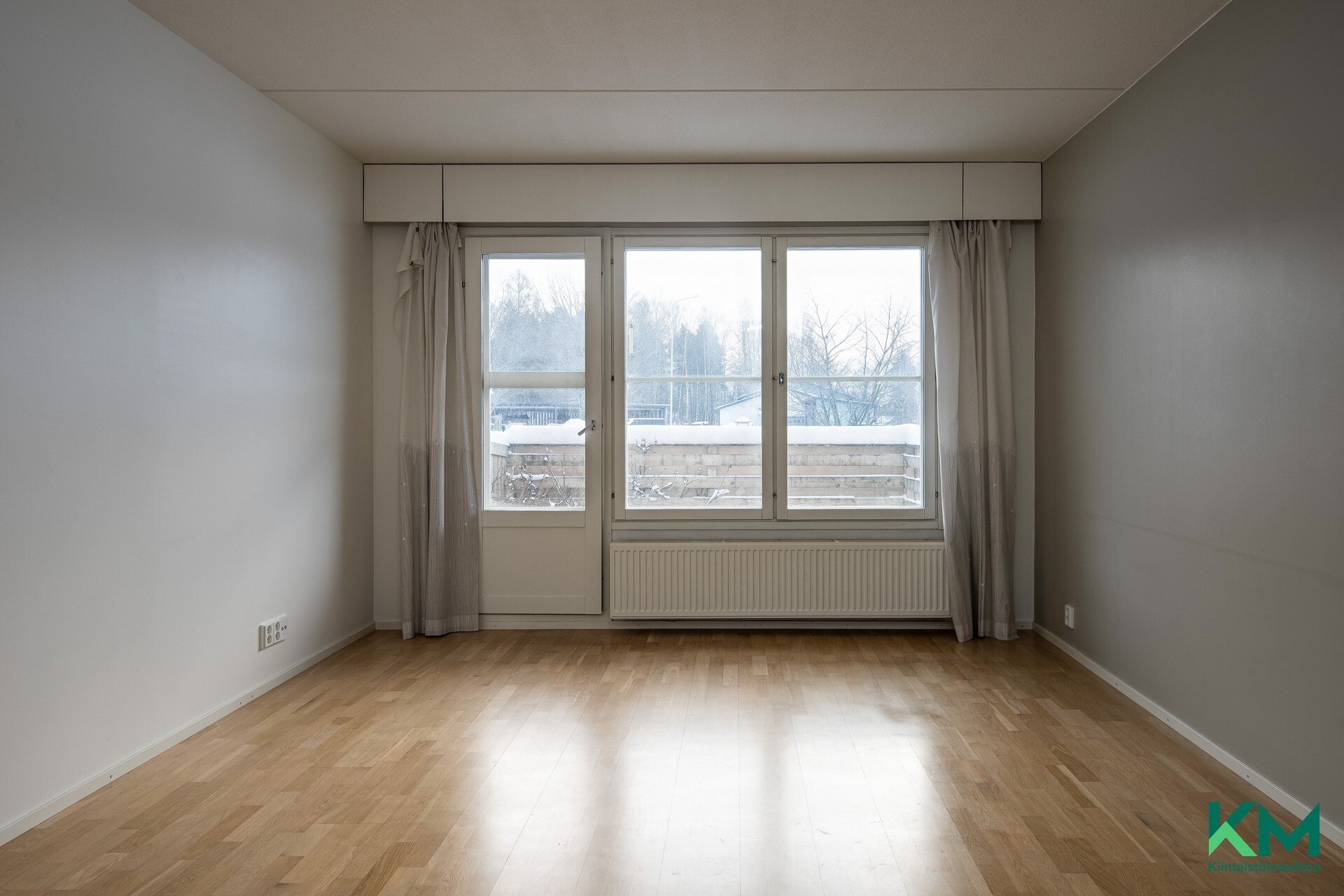 Olohuoneesta käynti pihalle