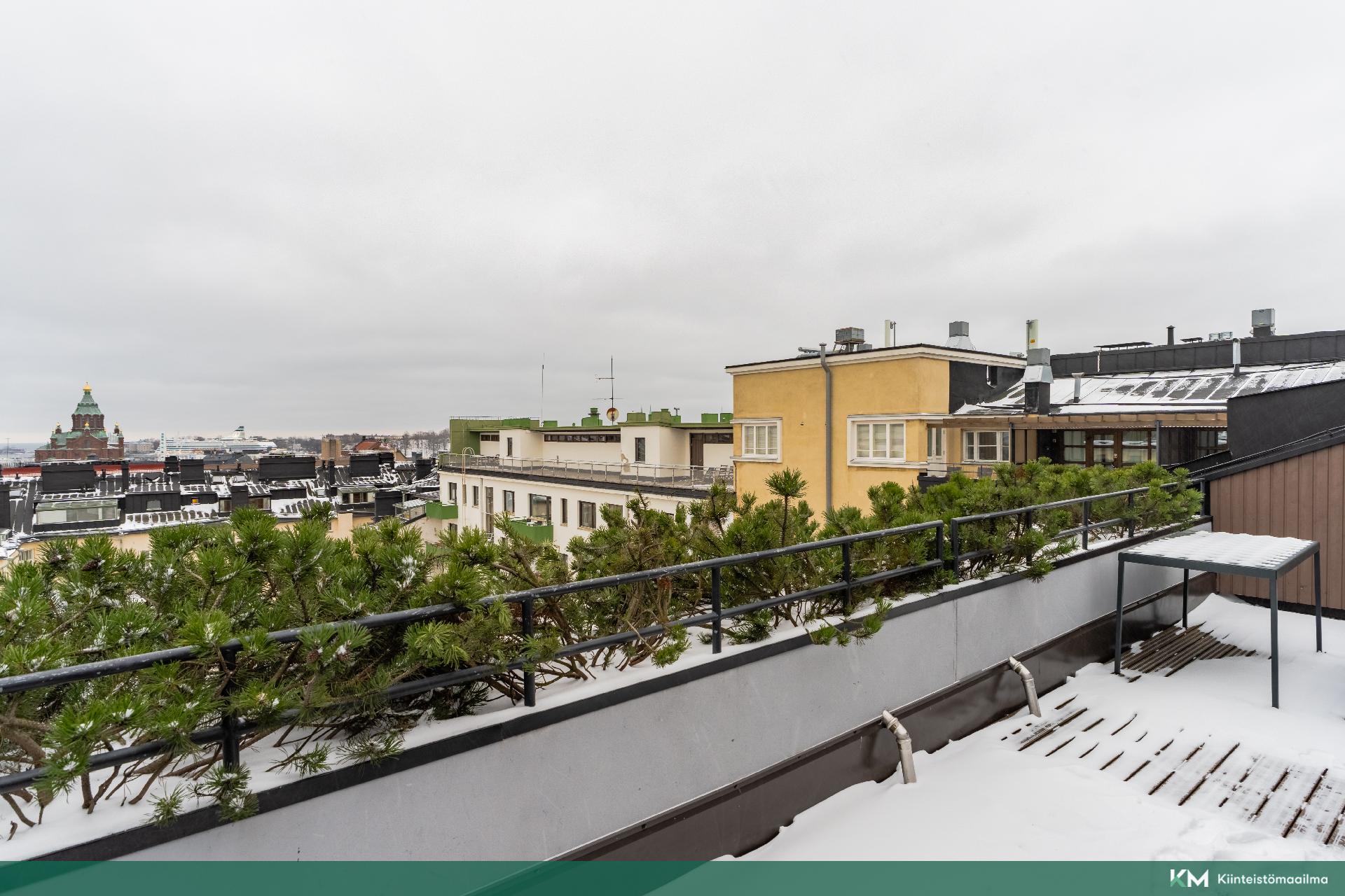 Näkymää yhtiön saunan terassilta