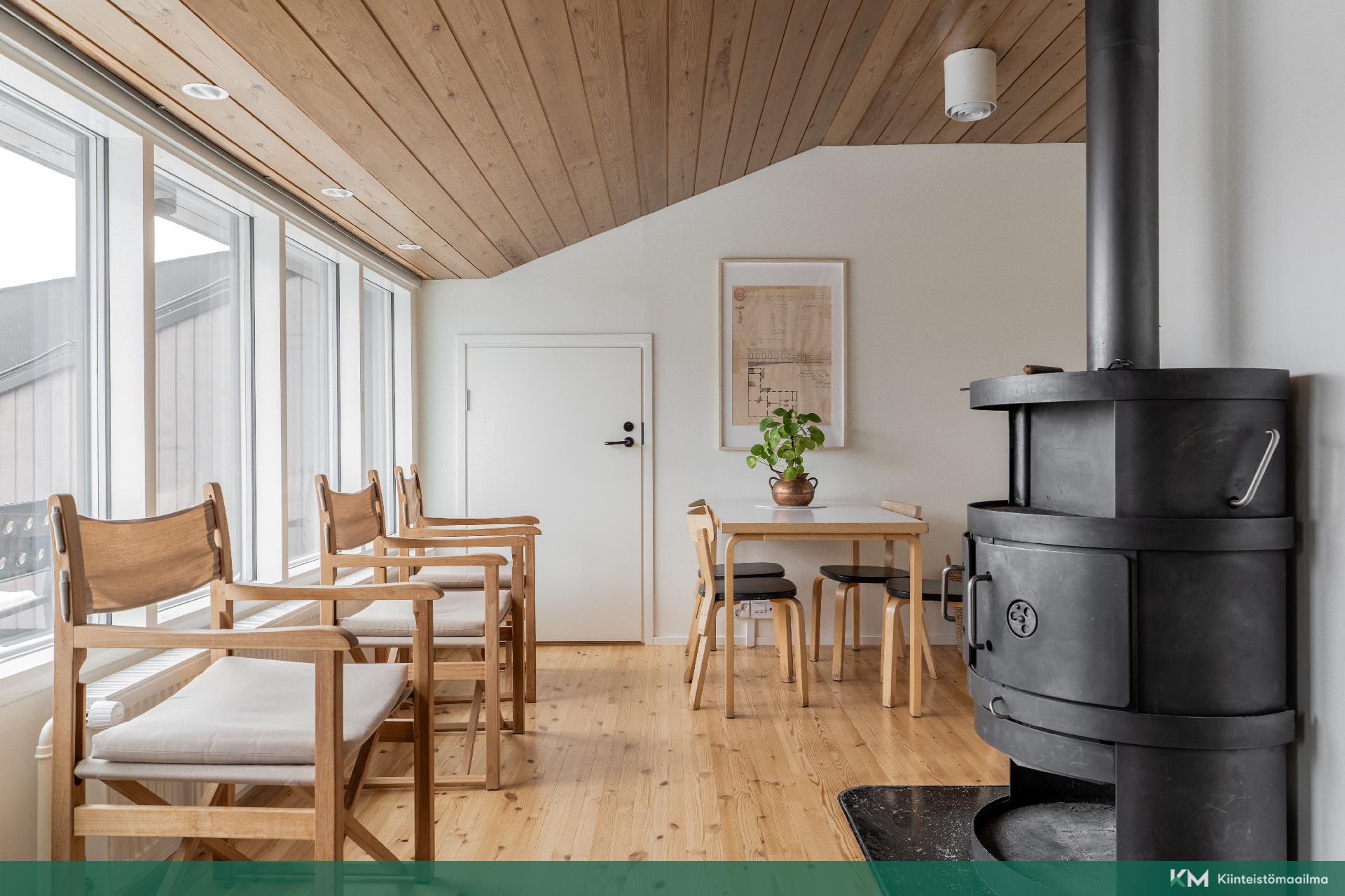 Yhtiön saunatilat naapuriportaikon ylimmässä kerroksessa