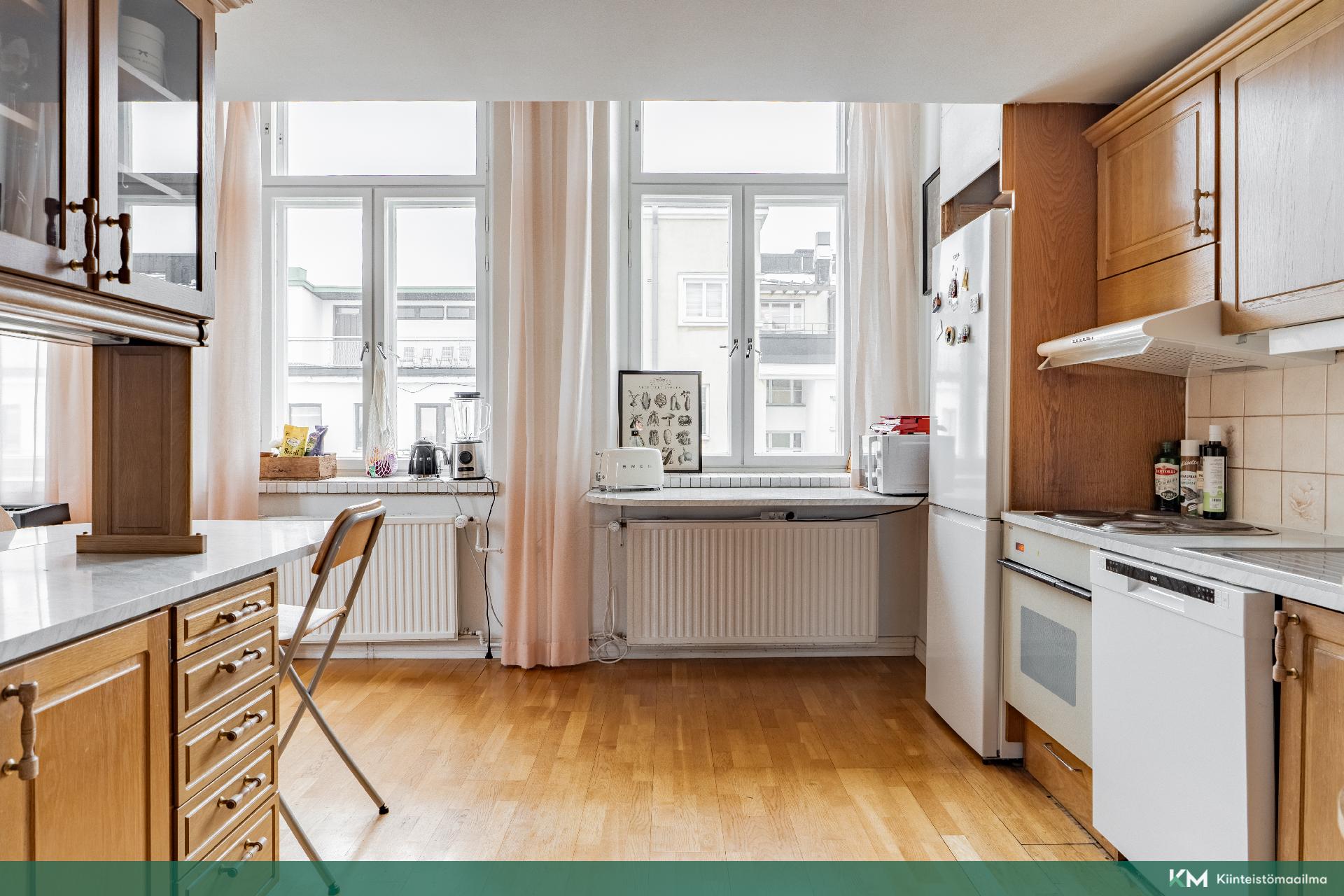 Keittiön ikkunat sisäpihan puolelle