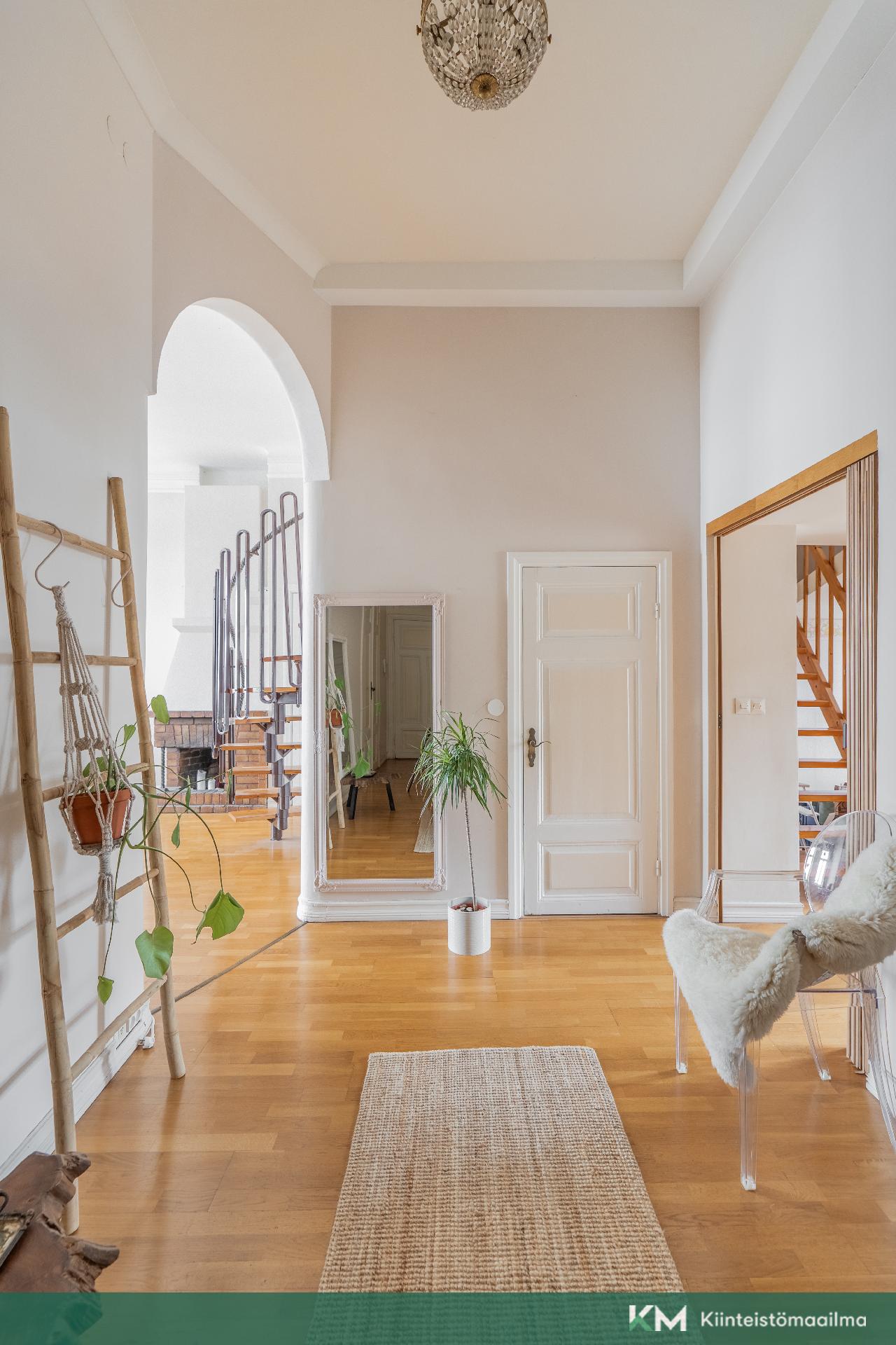 Eteisestä huoneistoon