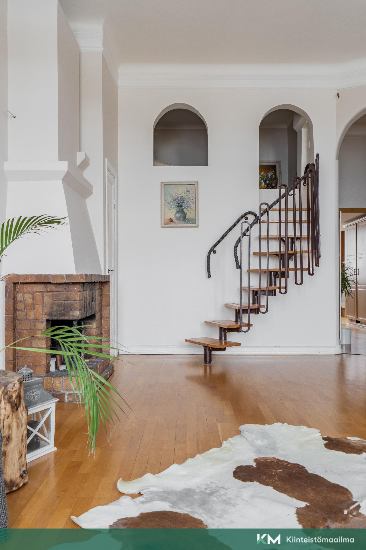 Olohuoneesta käynti parvelle