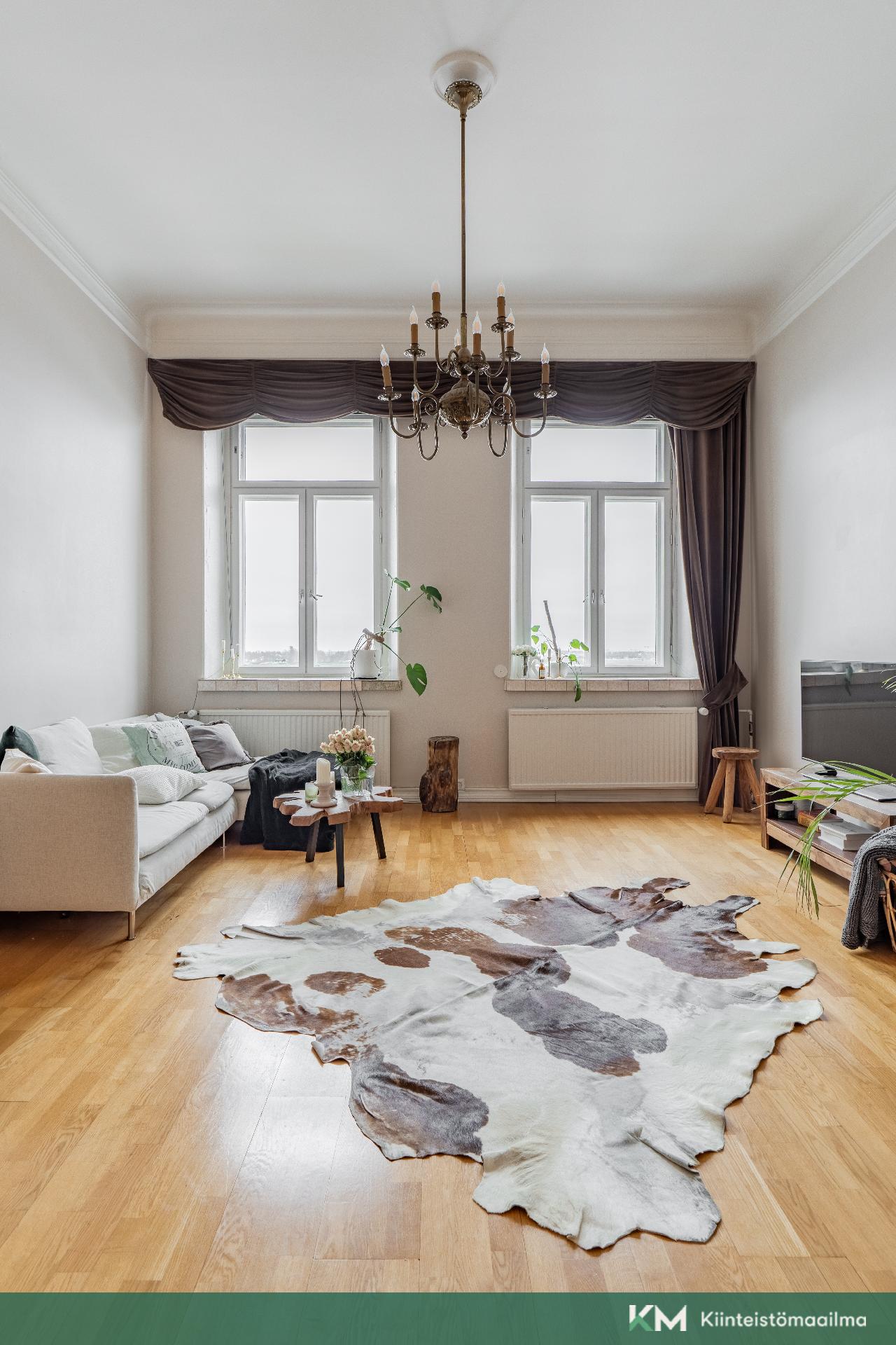 Olohuoneen korkeus 3,6 metriä