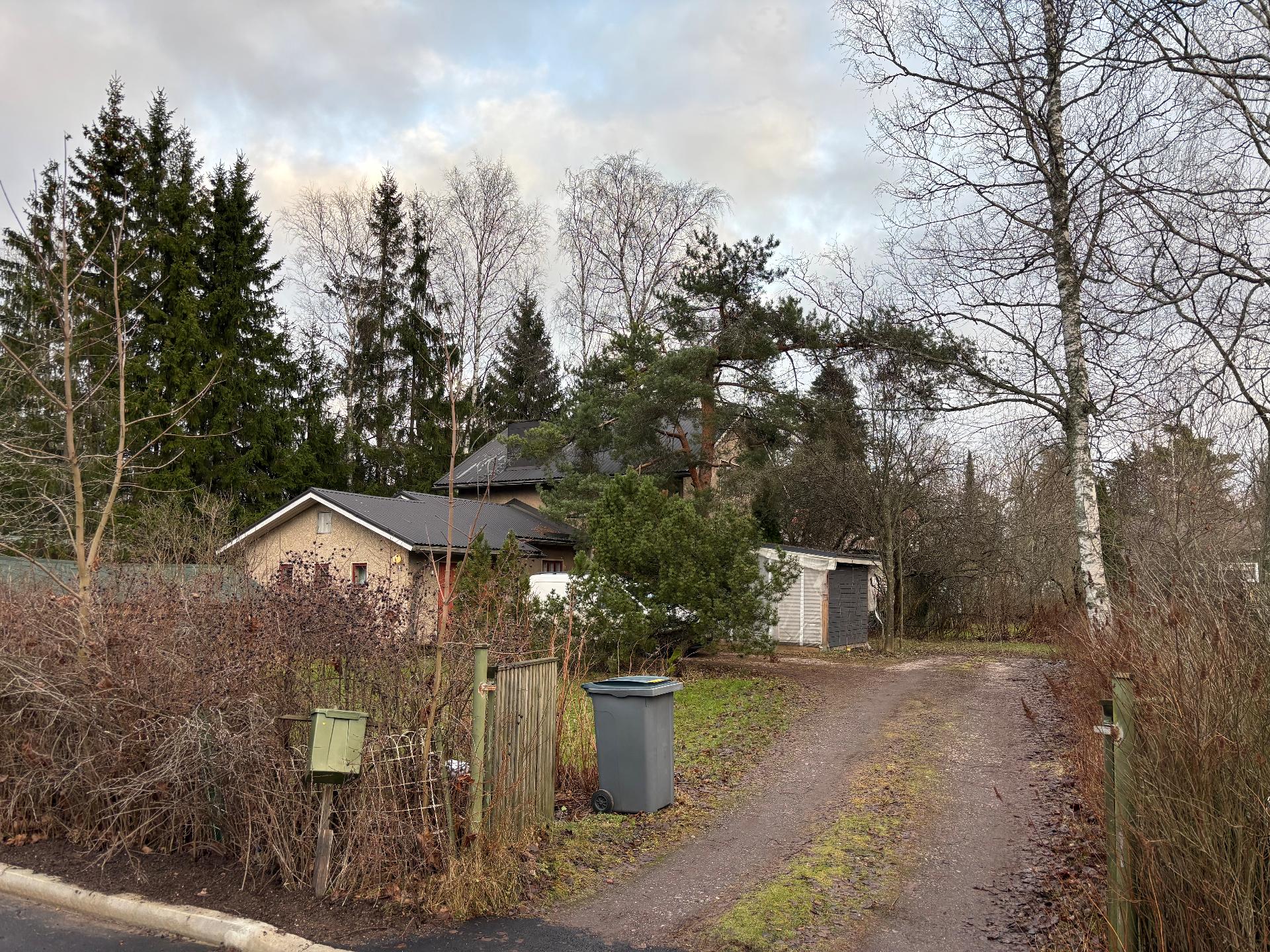 Ripusuonpolku 11, Länsi-Pakila, Helsinki