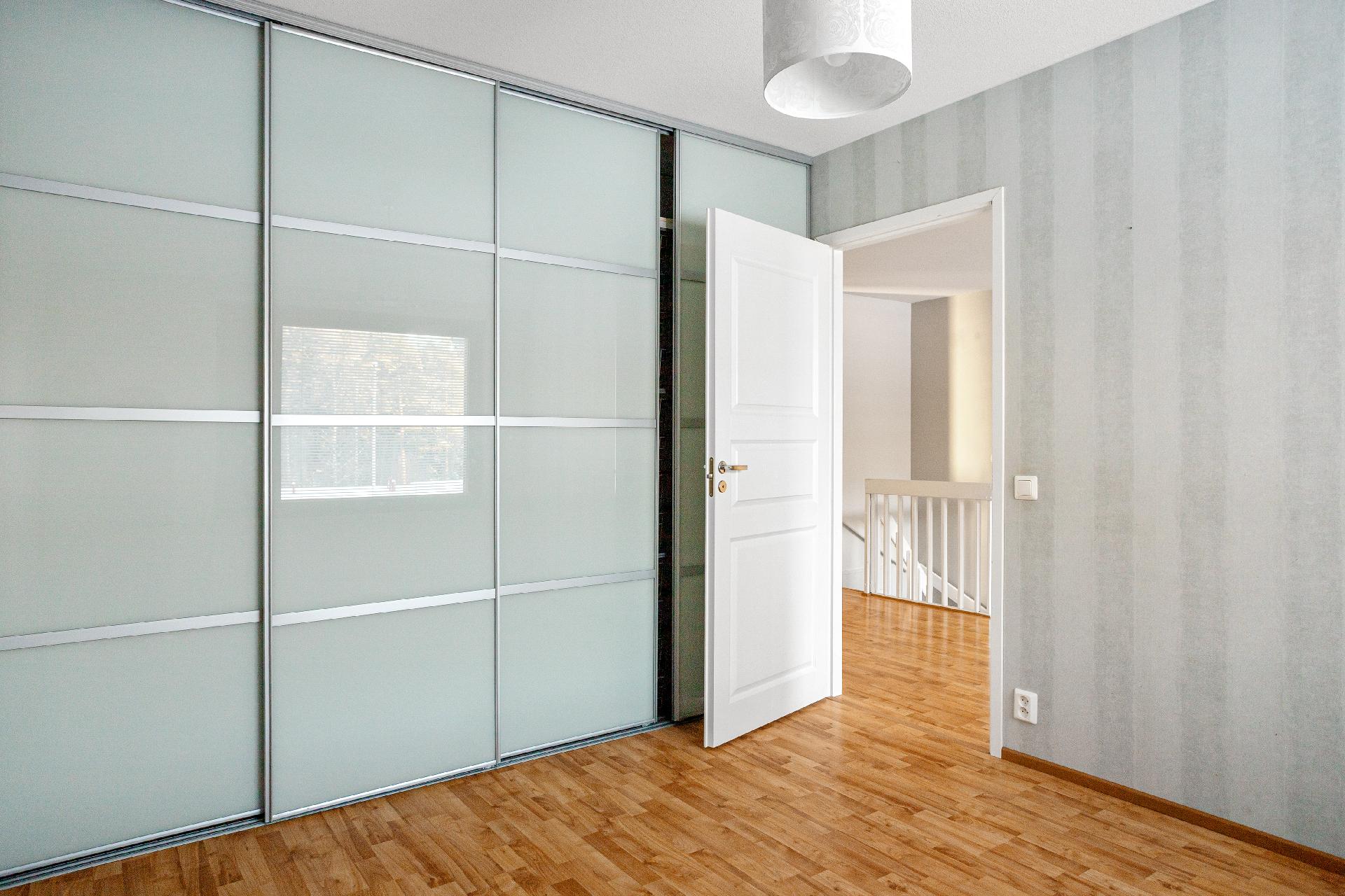 Yläkerran makuuhuone