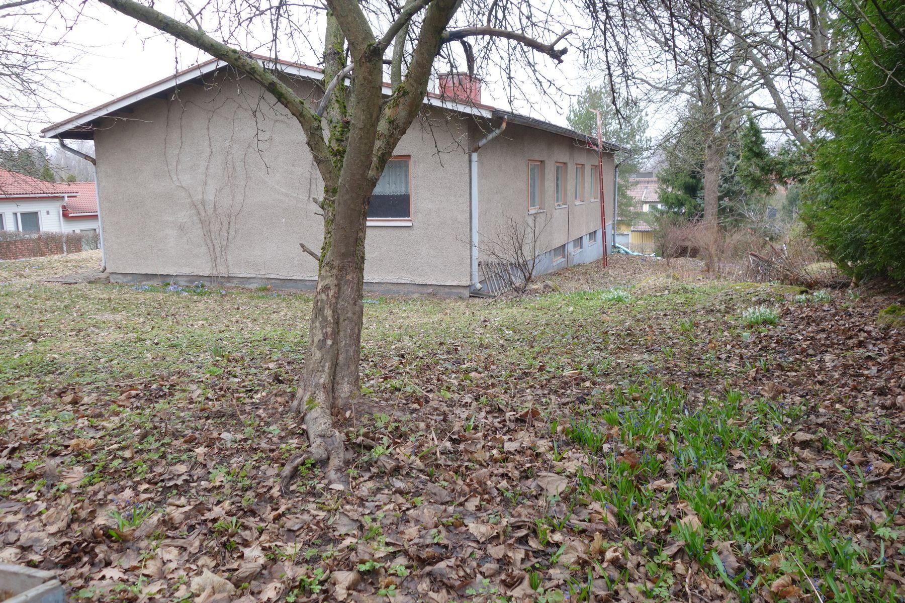 Taulutie 24, Itä-Pakila, Helsinki