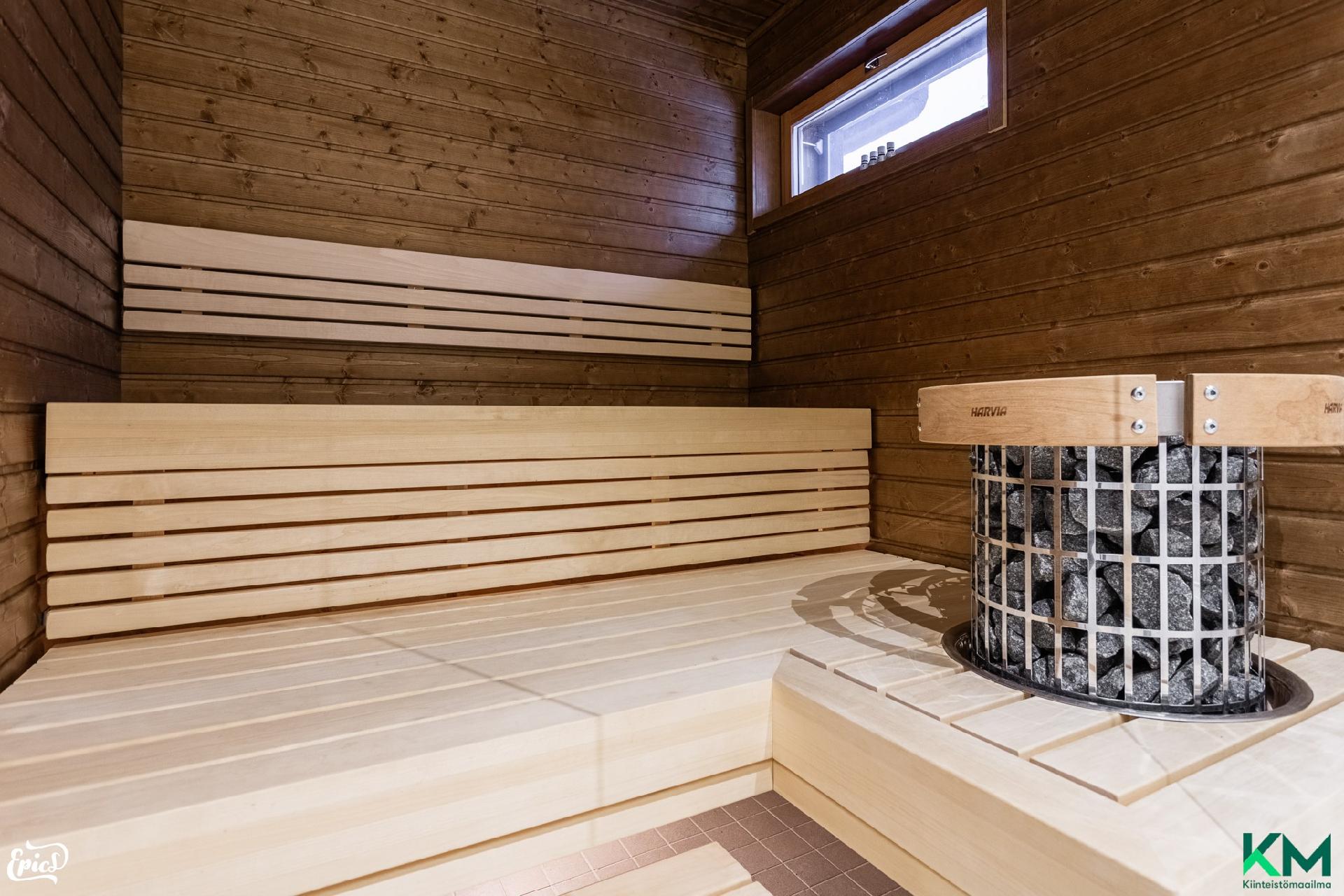 Saunassa Harvian kiuas