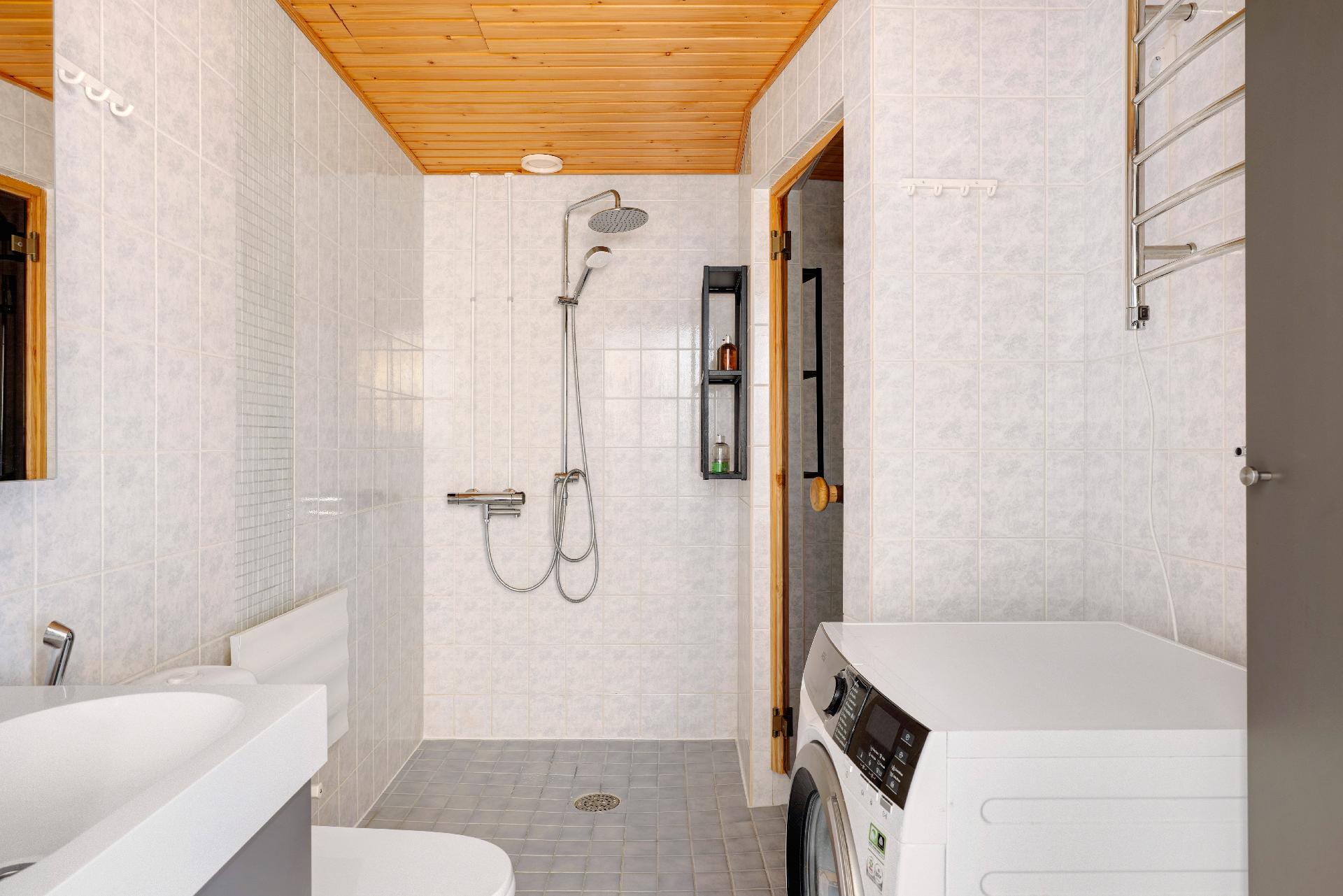 Leikosaarentie 28, Aurinkolahti, Helsinki