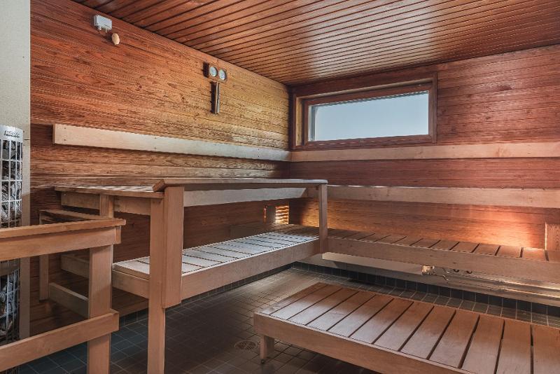 Taloyhtiön kattoterassi sauna