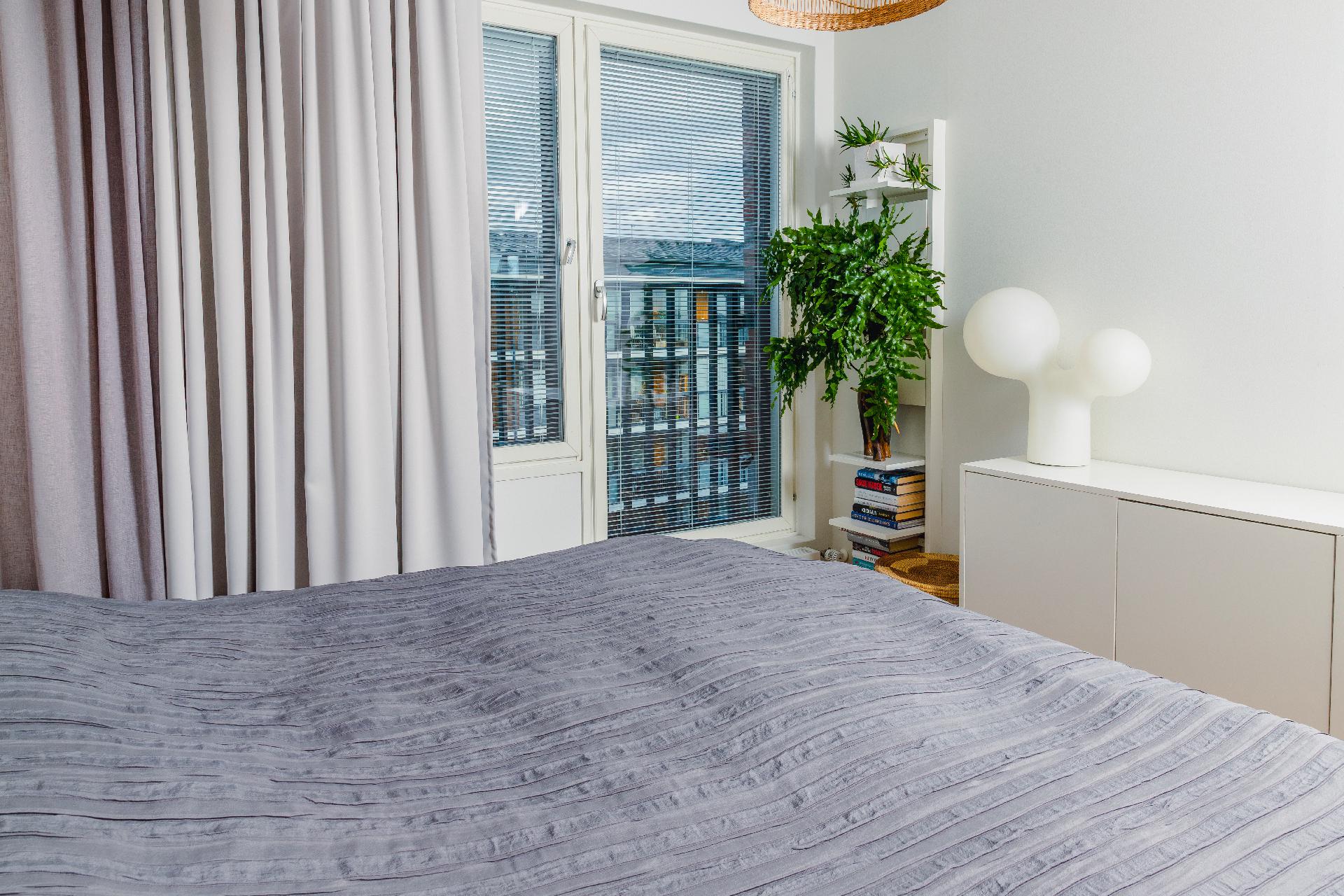 Makuuhuoneessa ranskalainen parveke