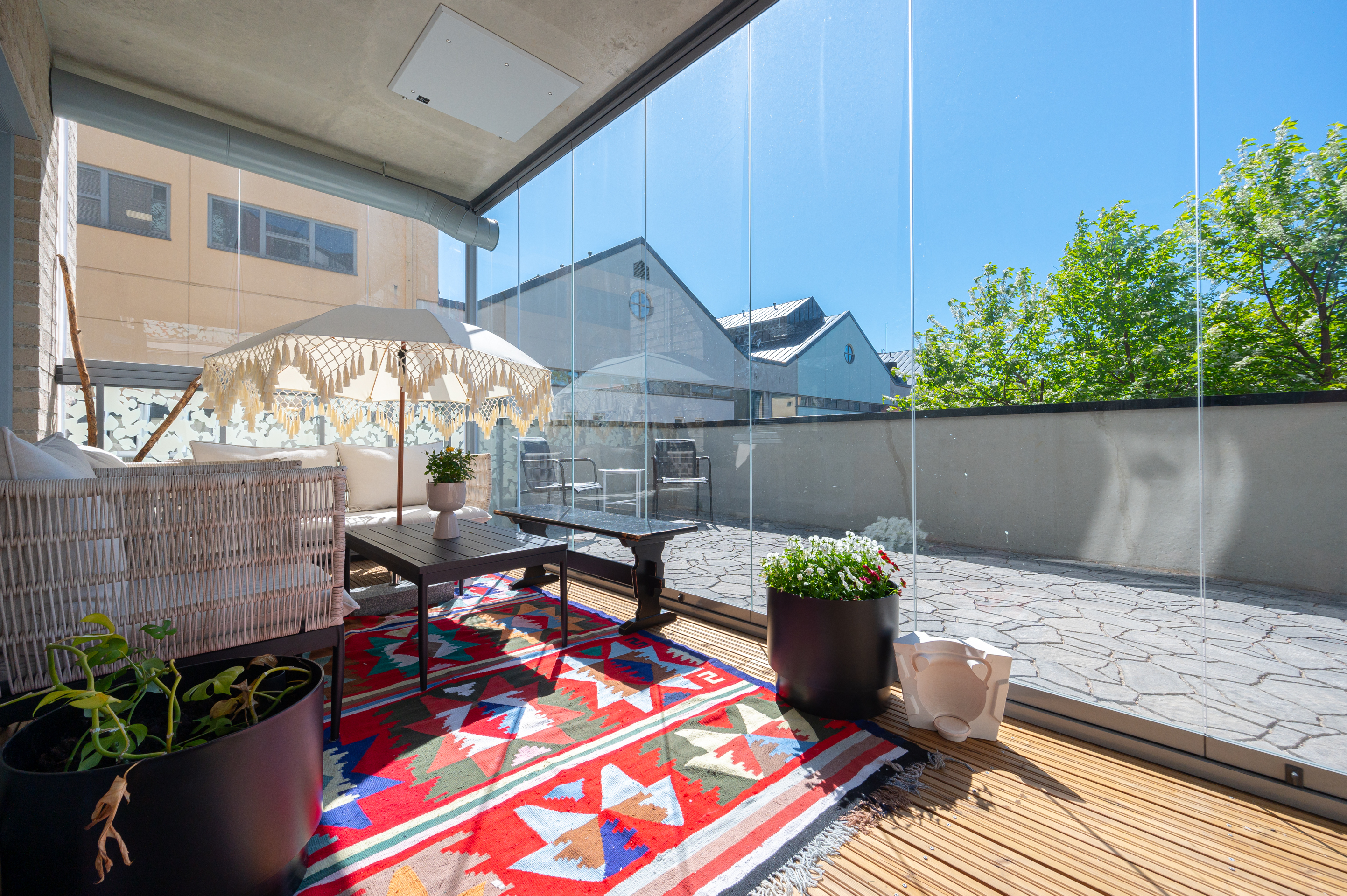 Oma pihapatio kesällä on mukava