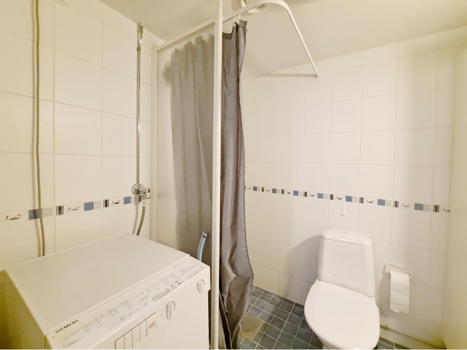 Kylpyhuoneessa tilaa pesukoneelle