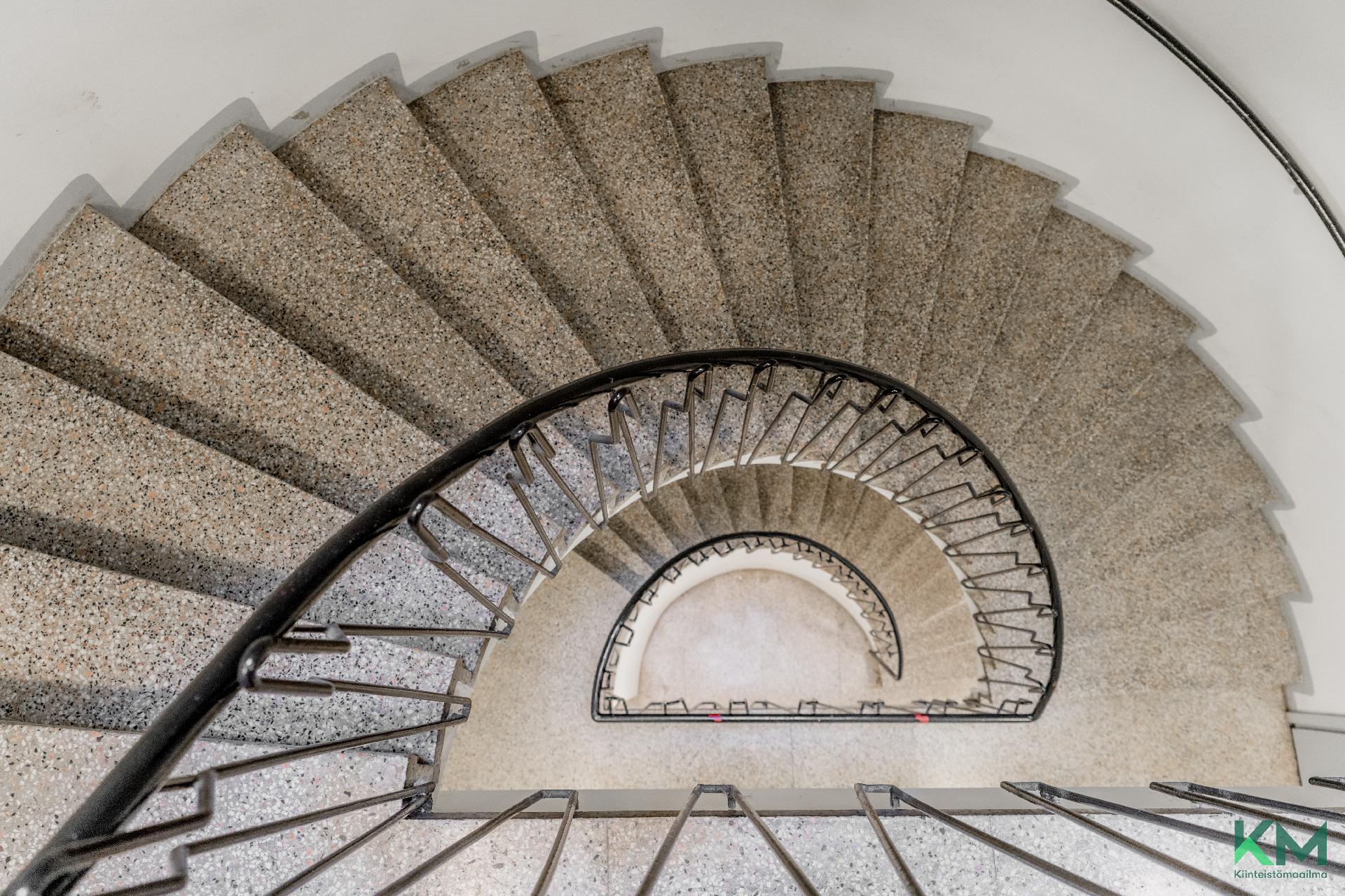 viehättävä 50-luvun porrashuone