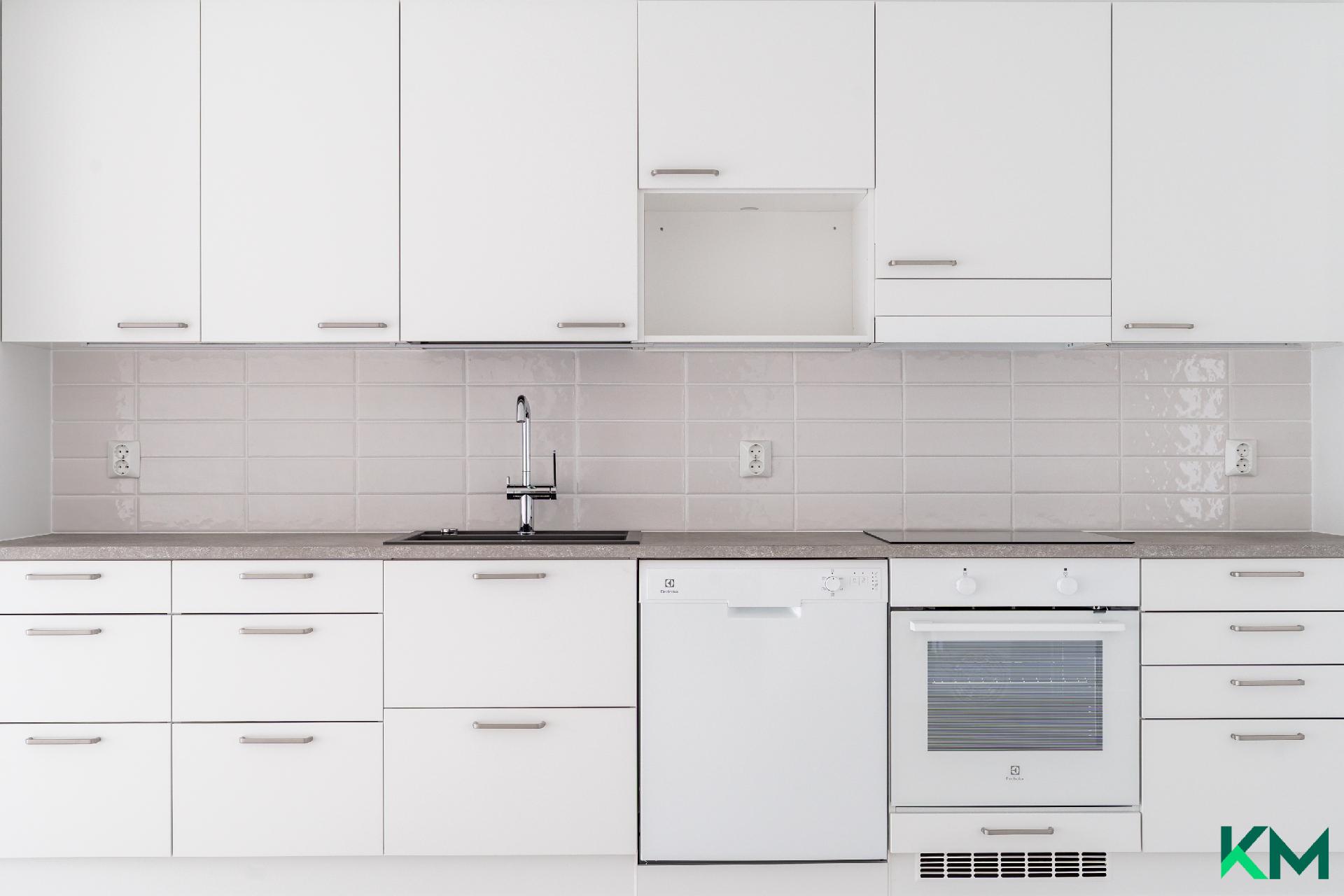 Keittiössä hyvin säilytystilaa