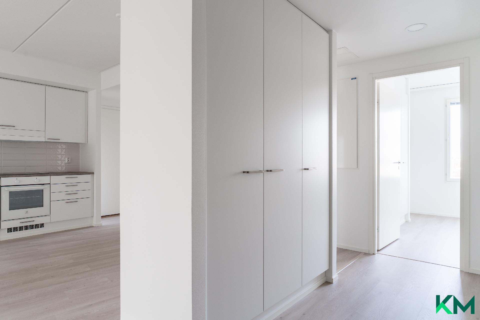 Sisääntulo eteisestä