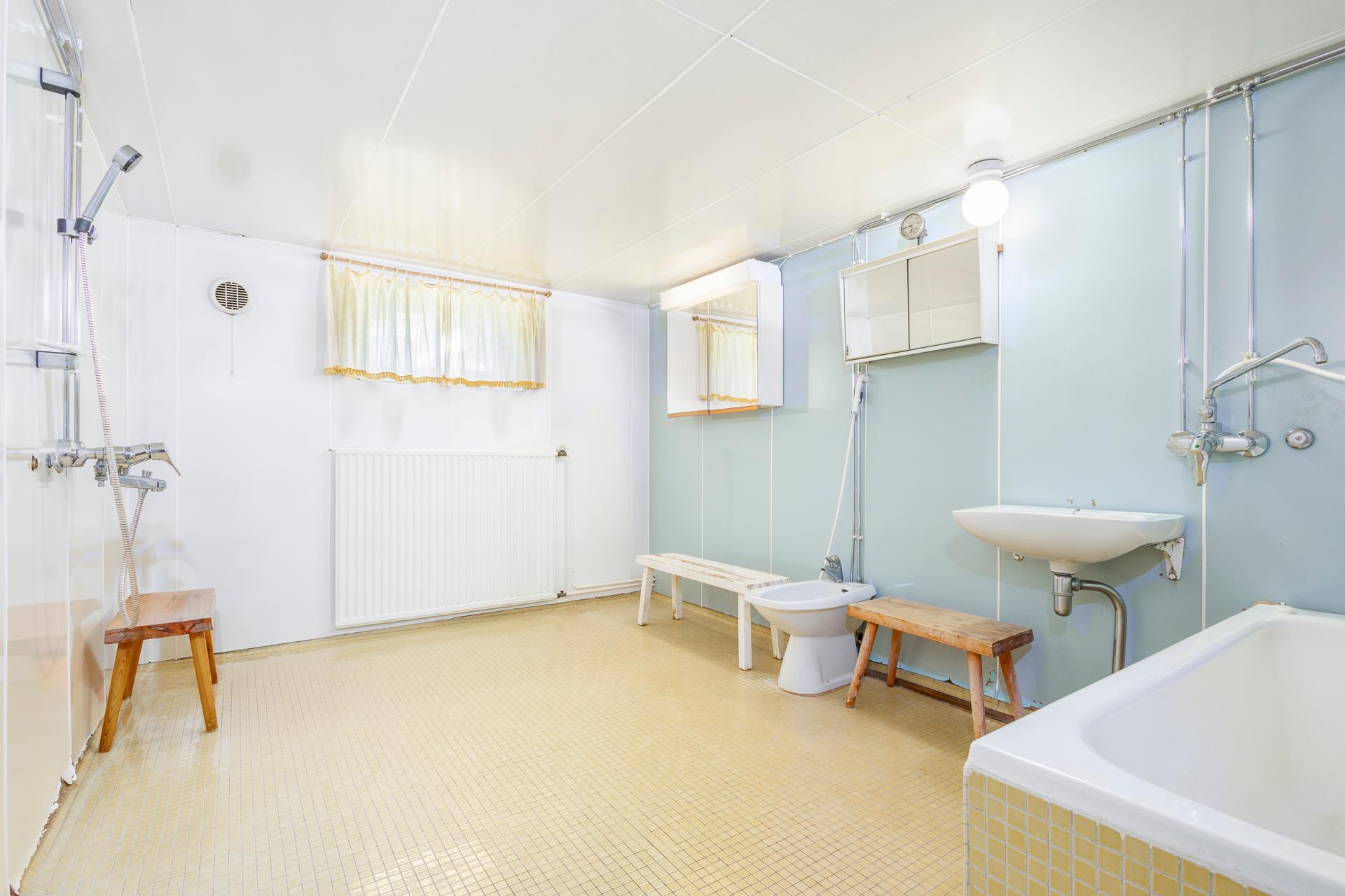 pesuhuone alakerrassa