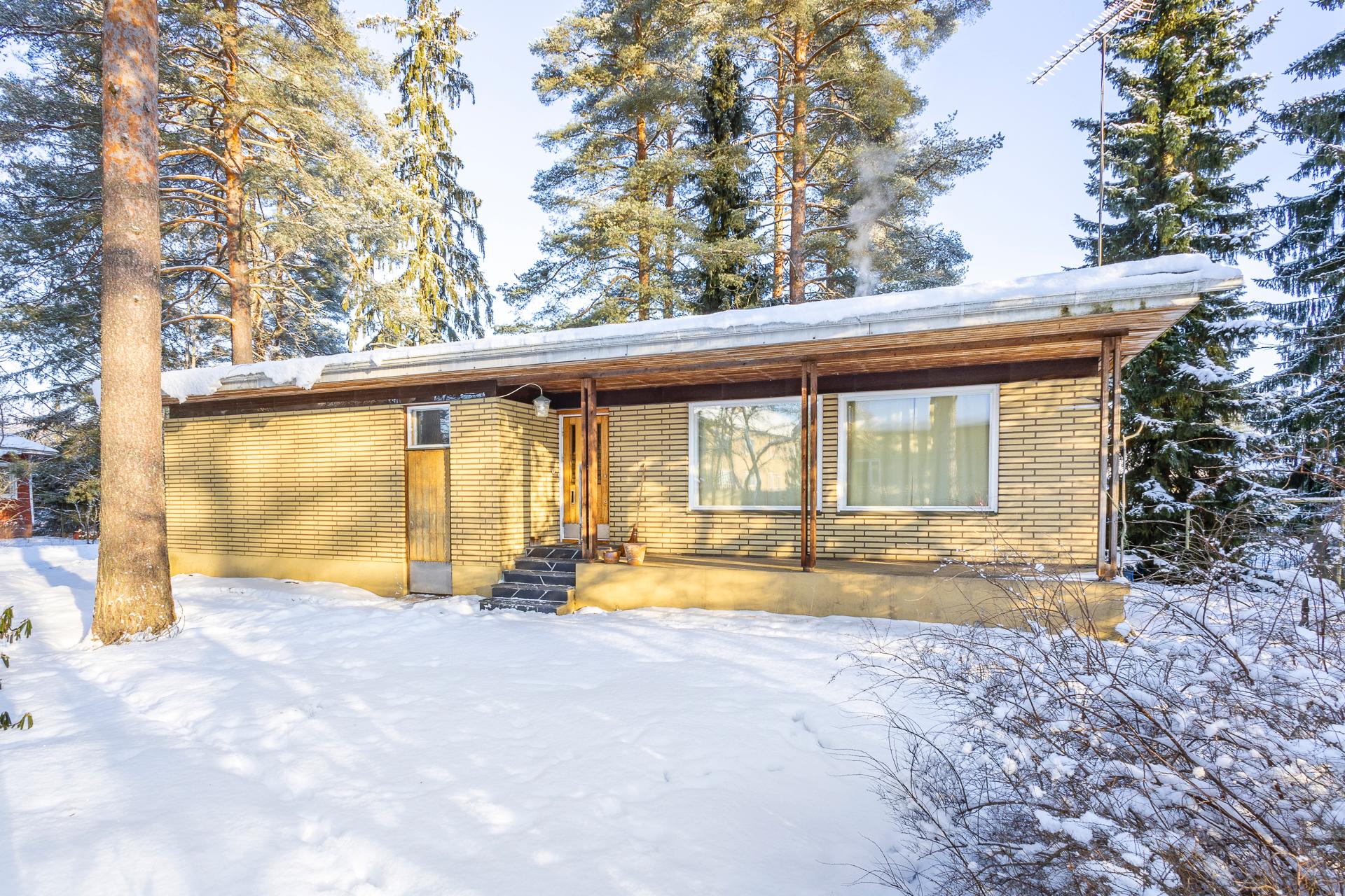 talo pihan suunnasta 