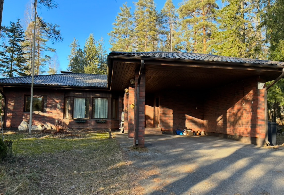 Talo tieltä edestä