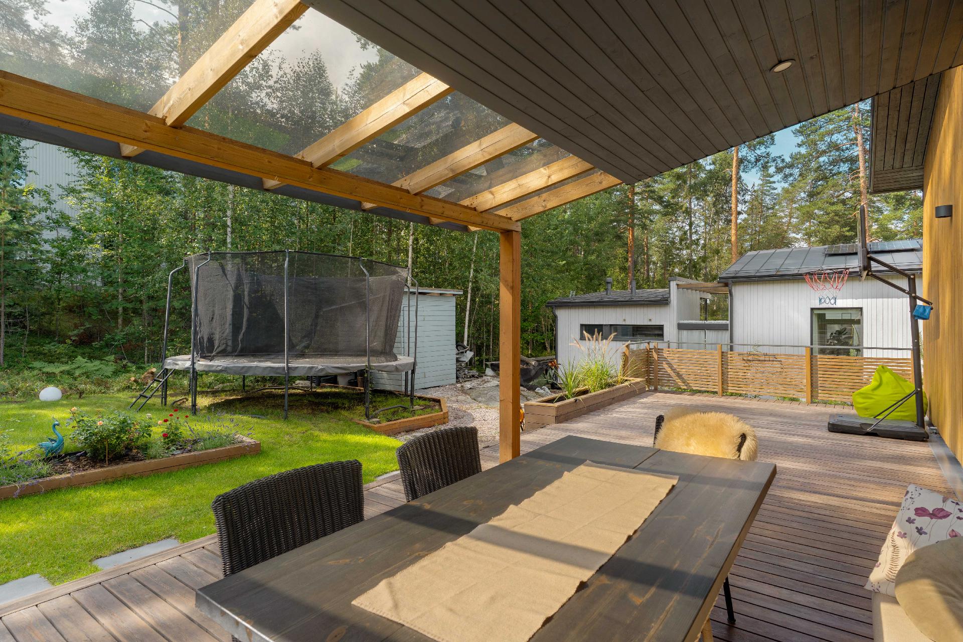 Kauppakumppanintie 11, Kauklahti, Espoo