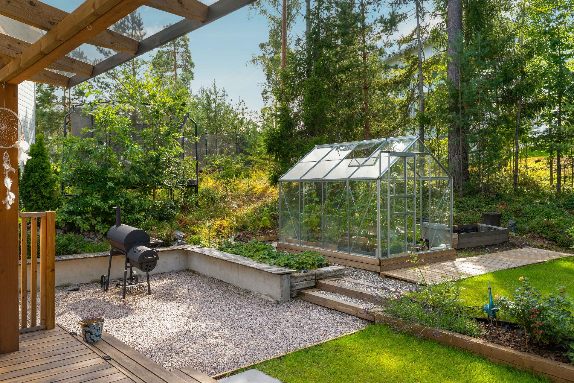 Kauppakumppanintie 11, Kauklahti, Espoo