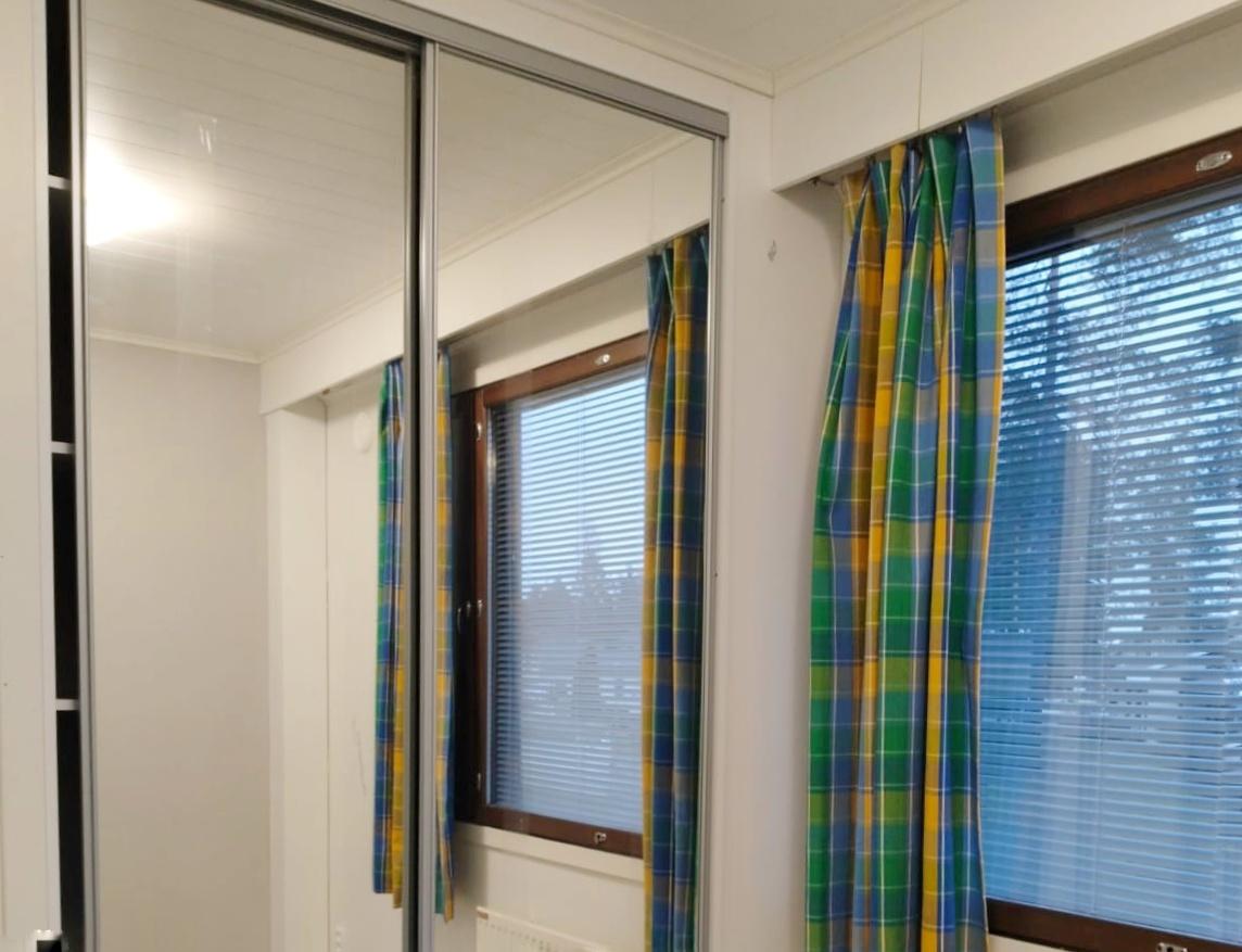 Makuuhuone 2 vaatekaappi