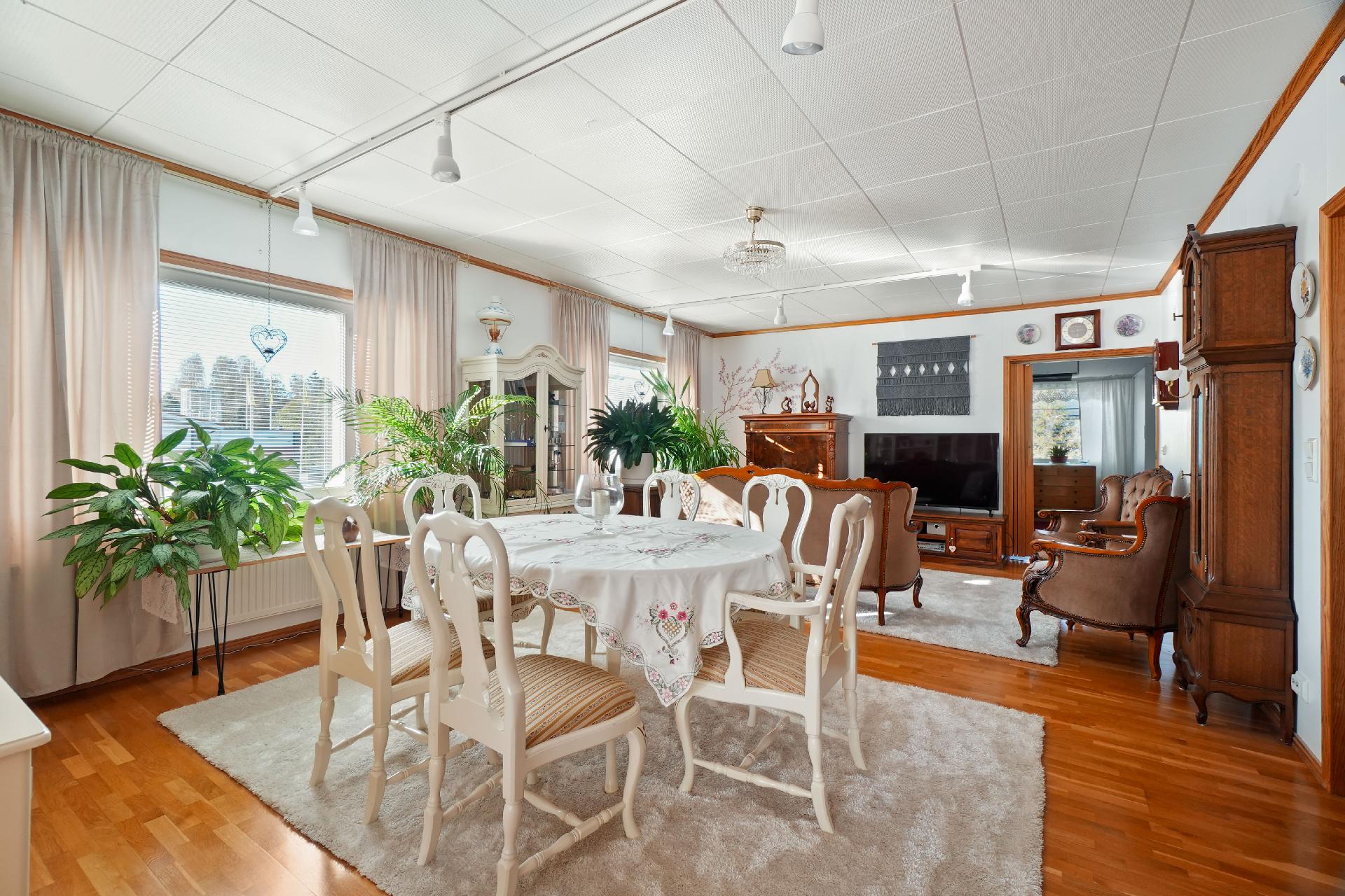 Vaahteratie 12, Oitti, Hausjärvi