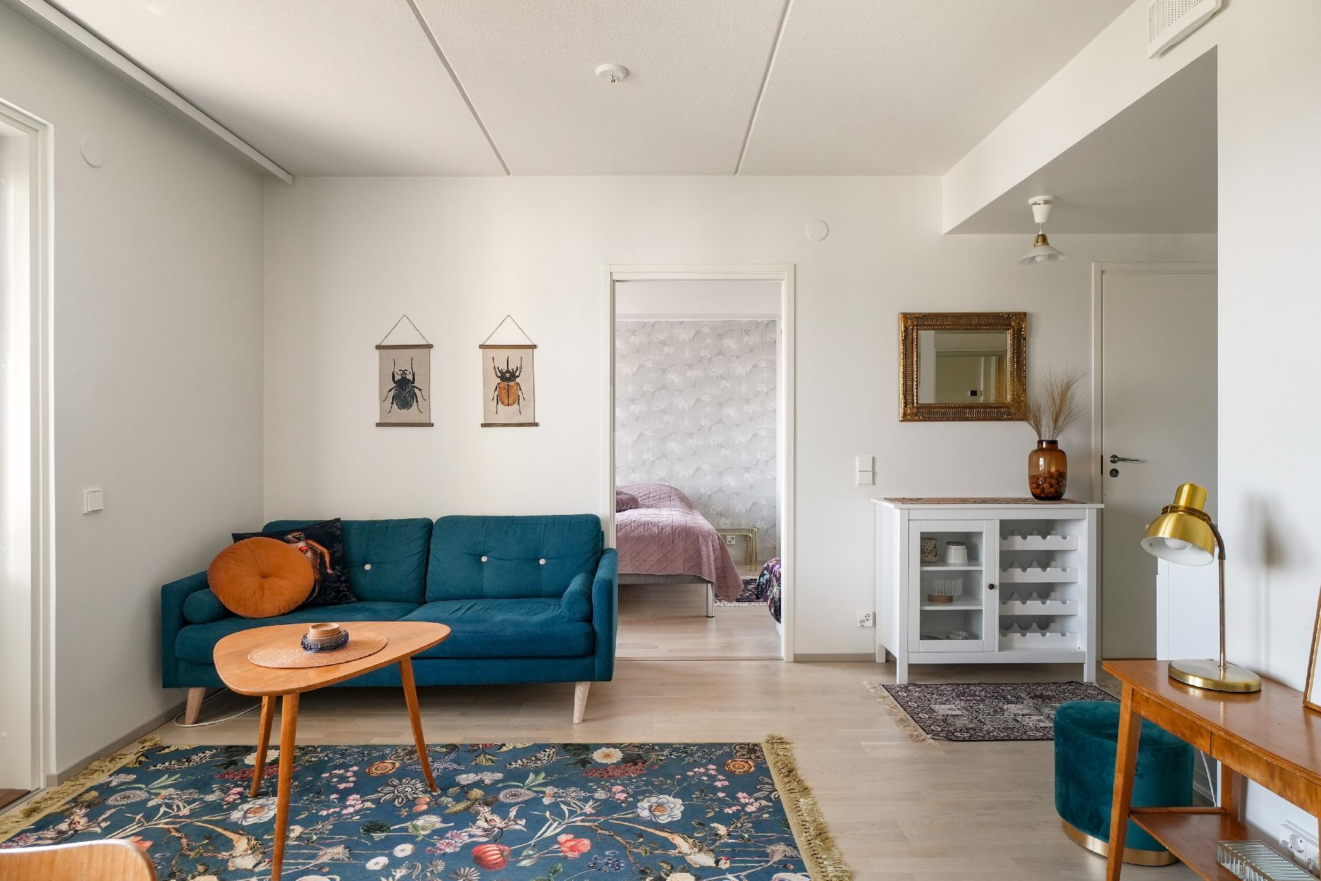 Näkymää kohti makuuhuonetta...