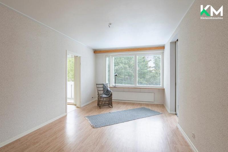 Näkymää olohuoneeseen.