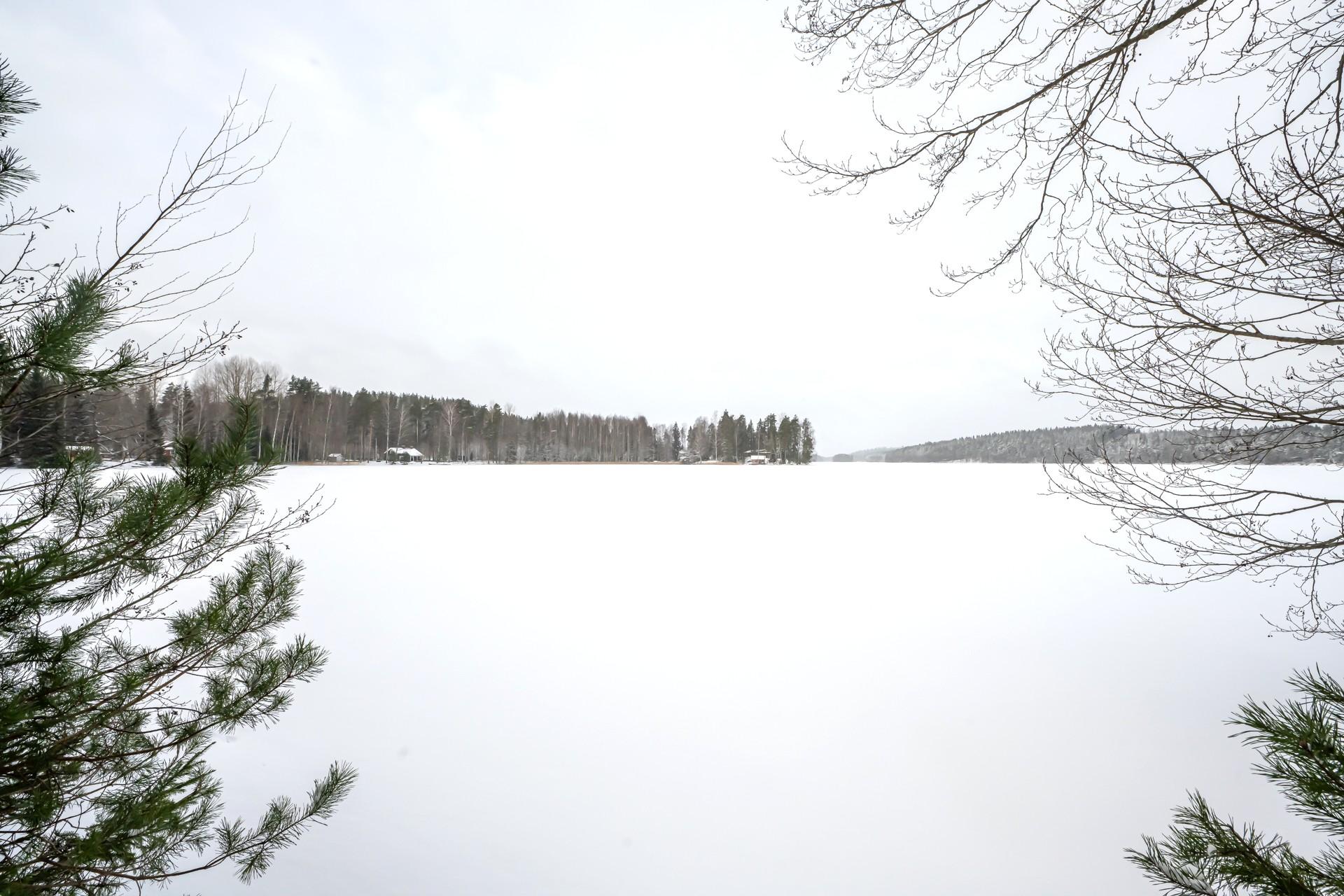 Pääkaupunkiseudulta matkan taittaa n. tunnissa ja vartissa. 