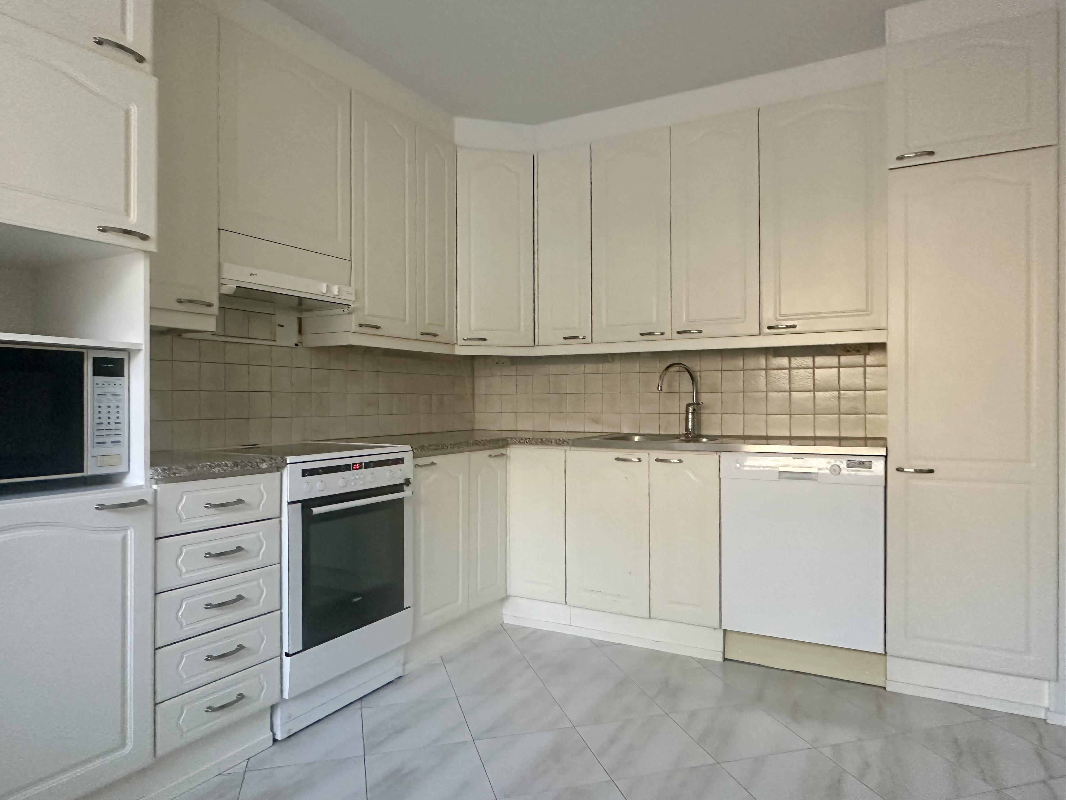 Lemmenmäentie 28, Kirjaus, Riihimäki