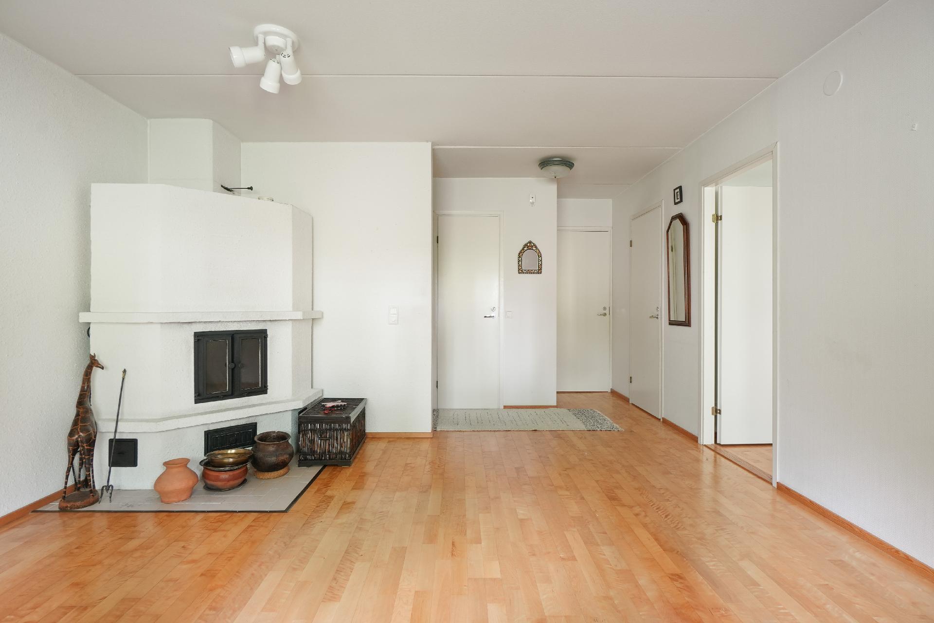 Lemmenmäentie 28, Kirjaus, Riihimäki