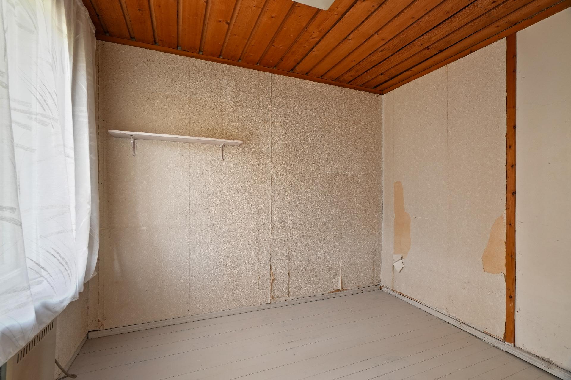 Makuuhuone kaipaa pintaremontin