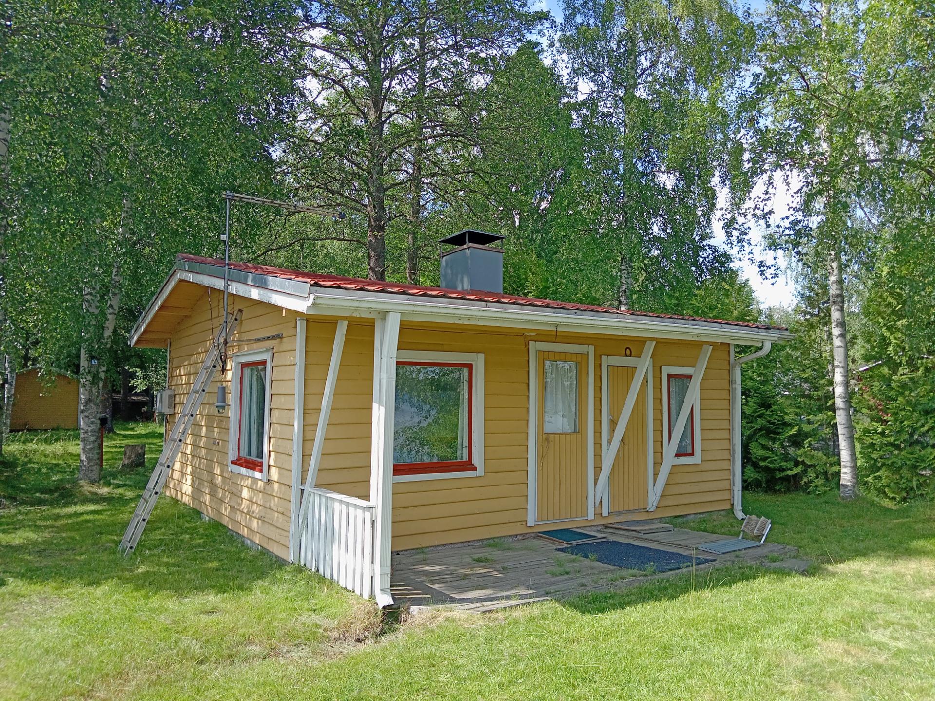 Mökissä tupa, makuuhuone ja sauna