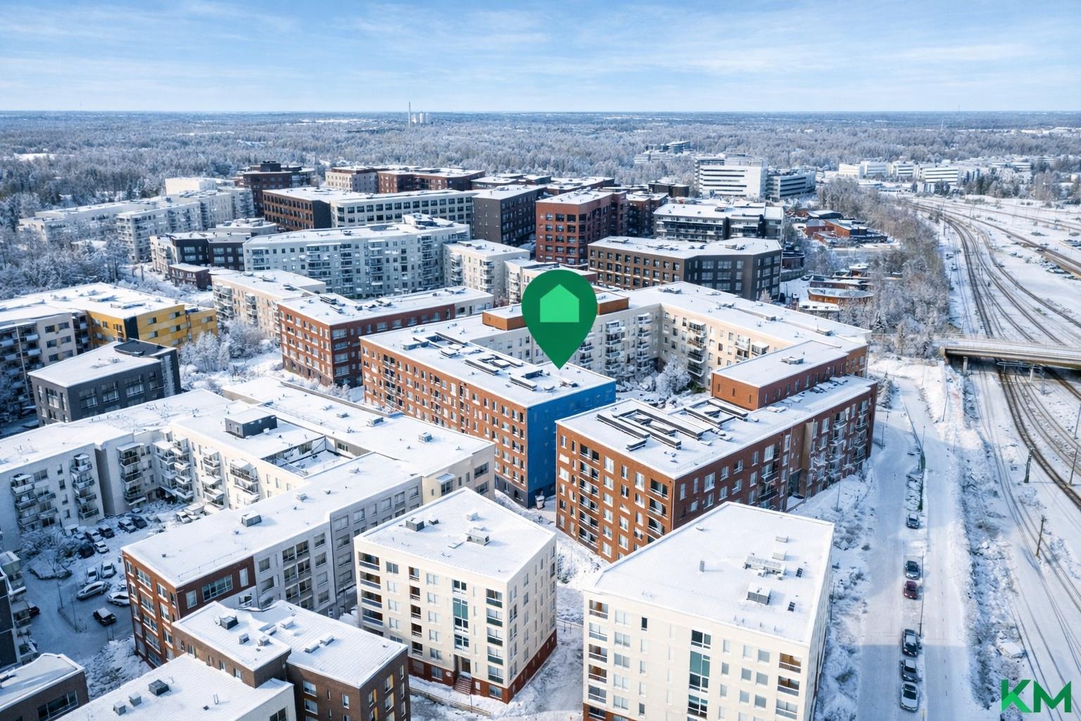 Taloyhtiön mikrosijainti hyvä. Välittömään läheisyyteen ei enää rakenneta.