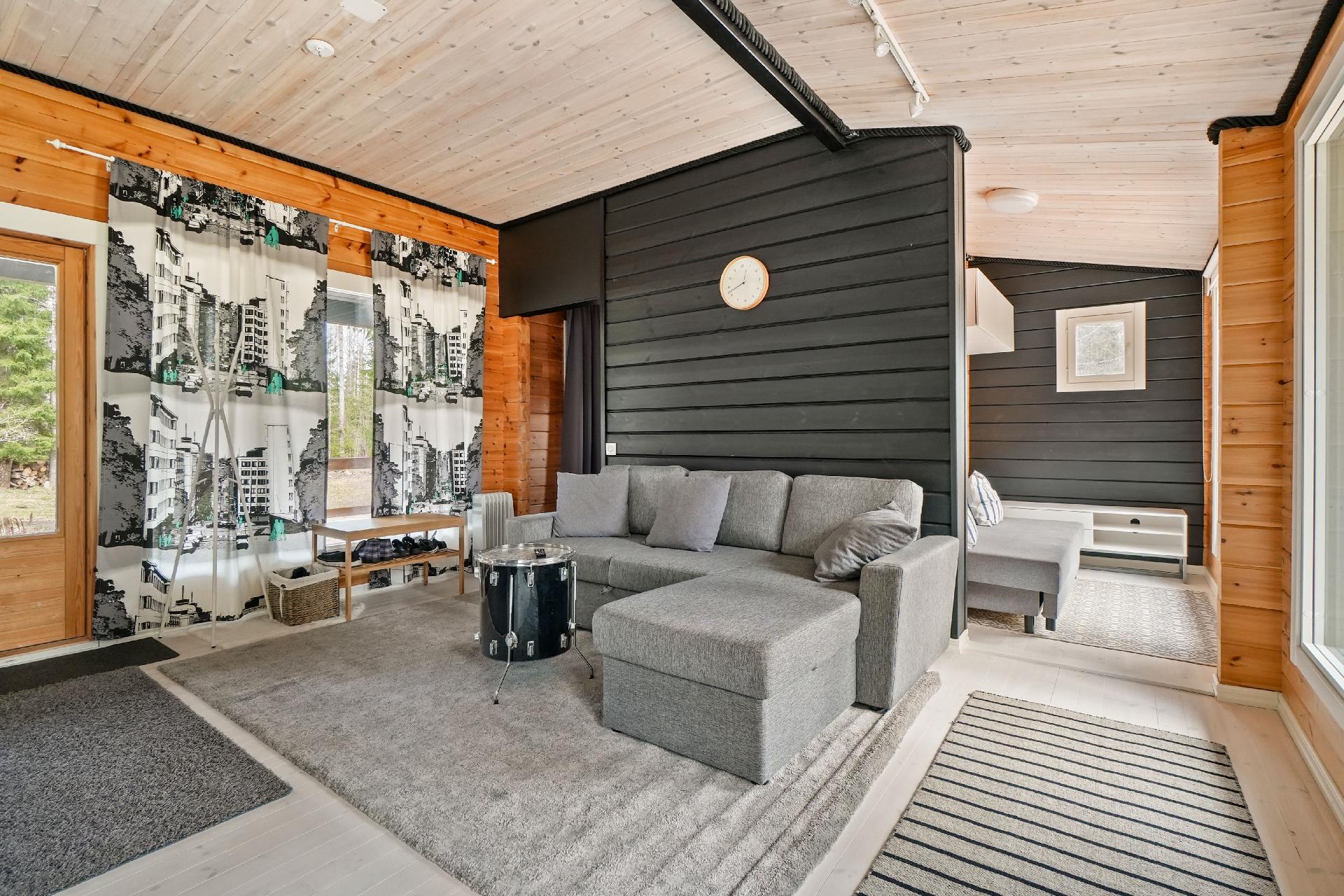 Tupa, oikealla alkovi