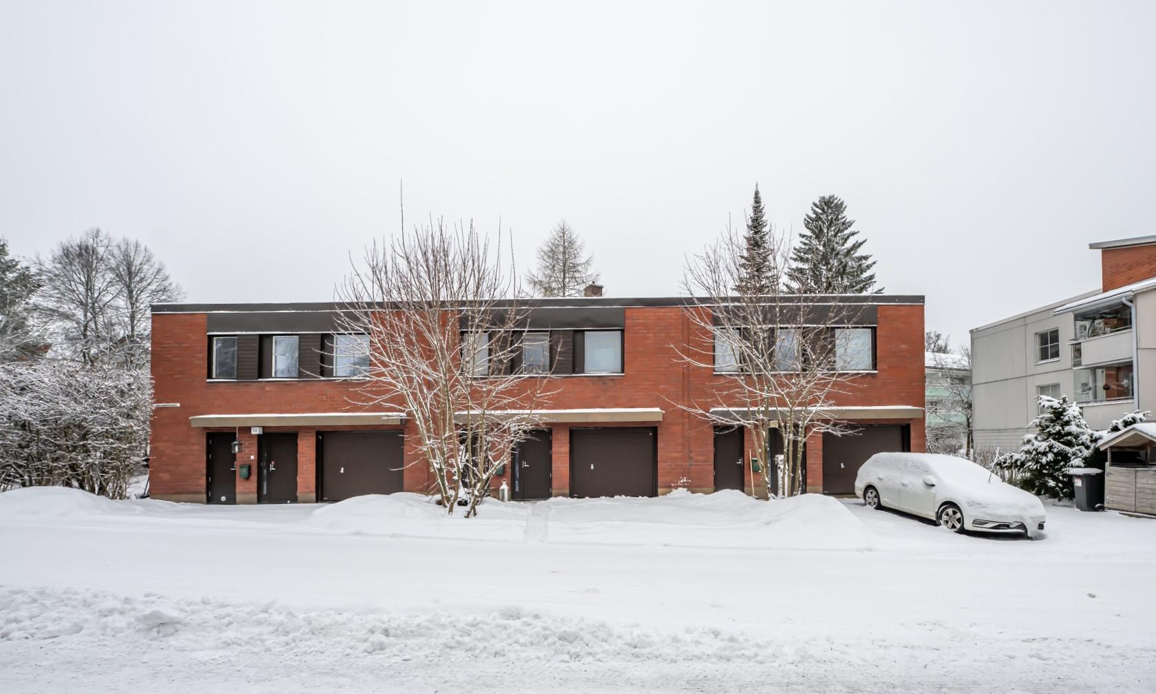 Lyhyt matka päiväkotiin ja kouluihin sekä keskustan palveluihin. Tervetuloa tutustumaan!