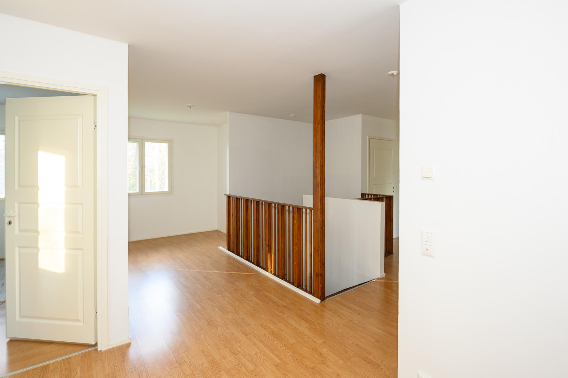 Aulasta vasemmalle jää vielä yksi makuuhuone.