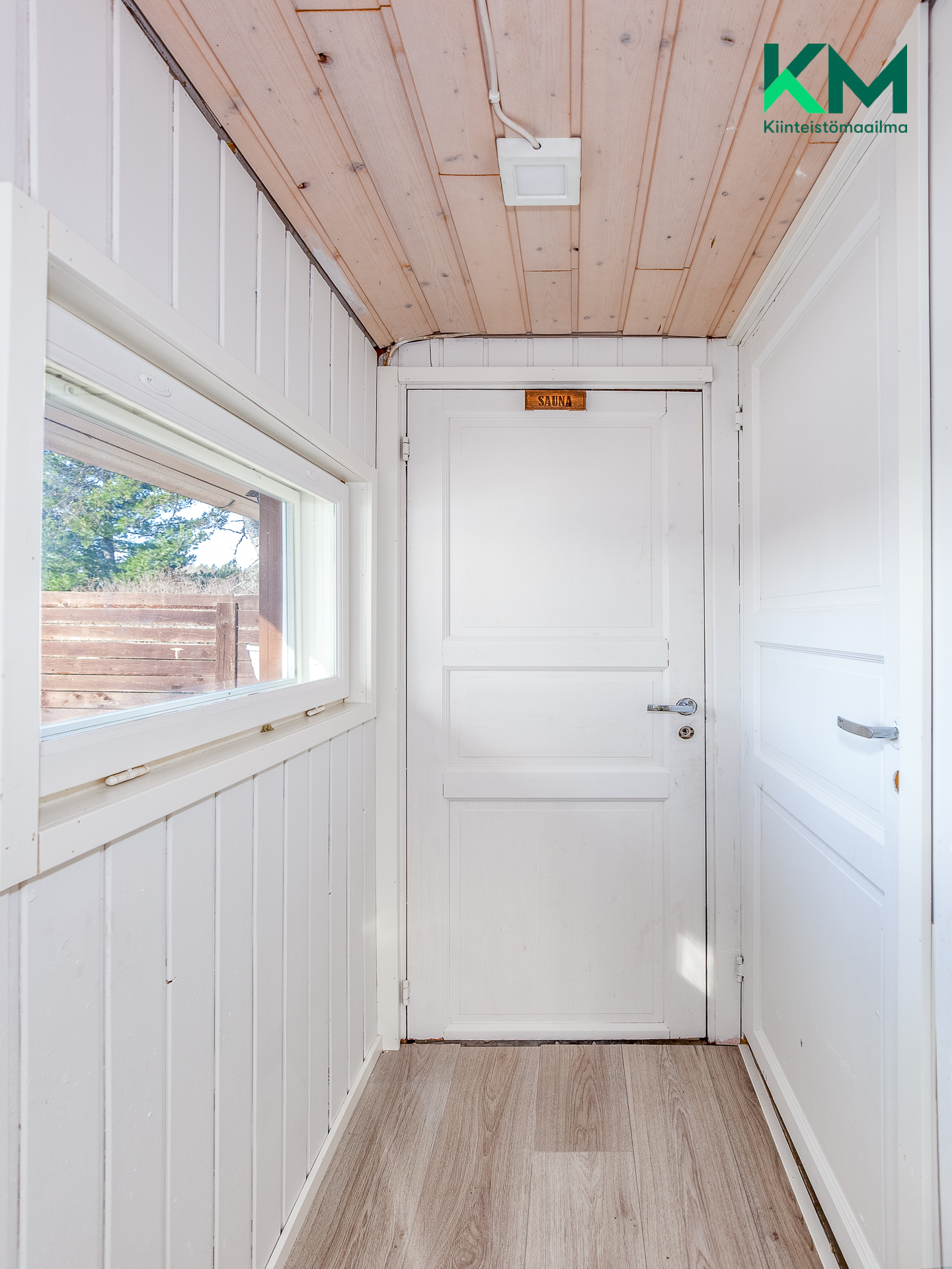 Kulku kuistilta pesutiloihin