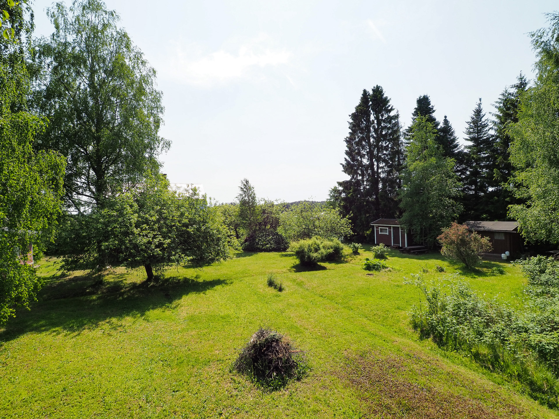 Kaunis puutarhatontti