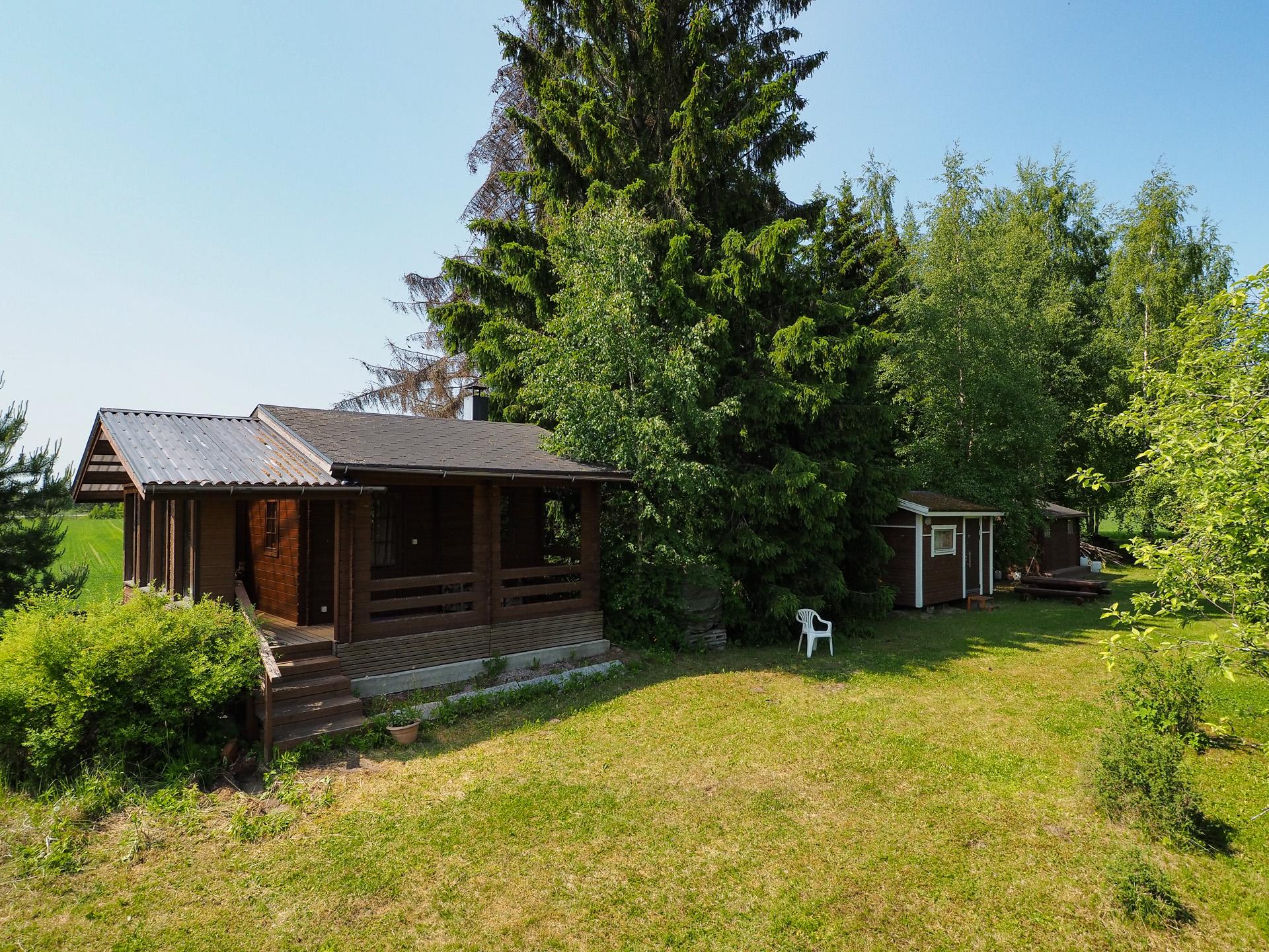 Pihasauna, aitta ja talousrakennus