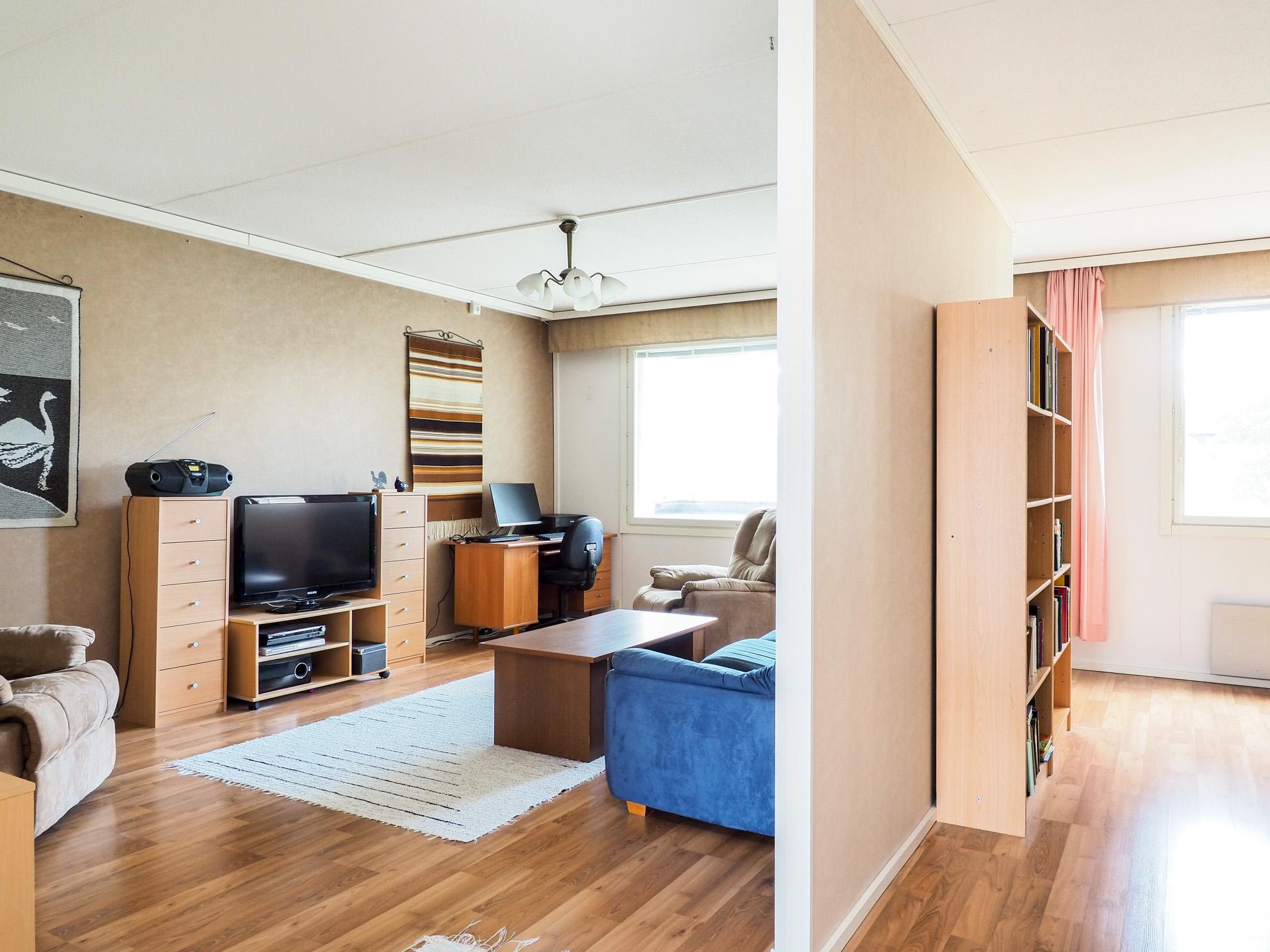 Olohuone ja makuuhuone 2