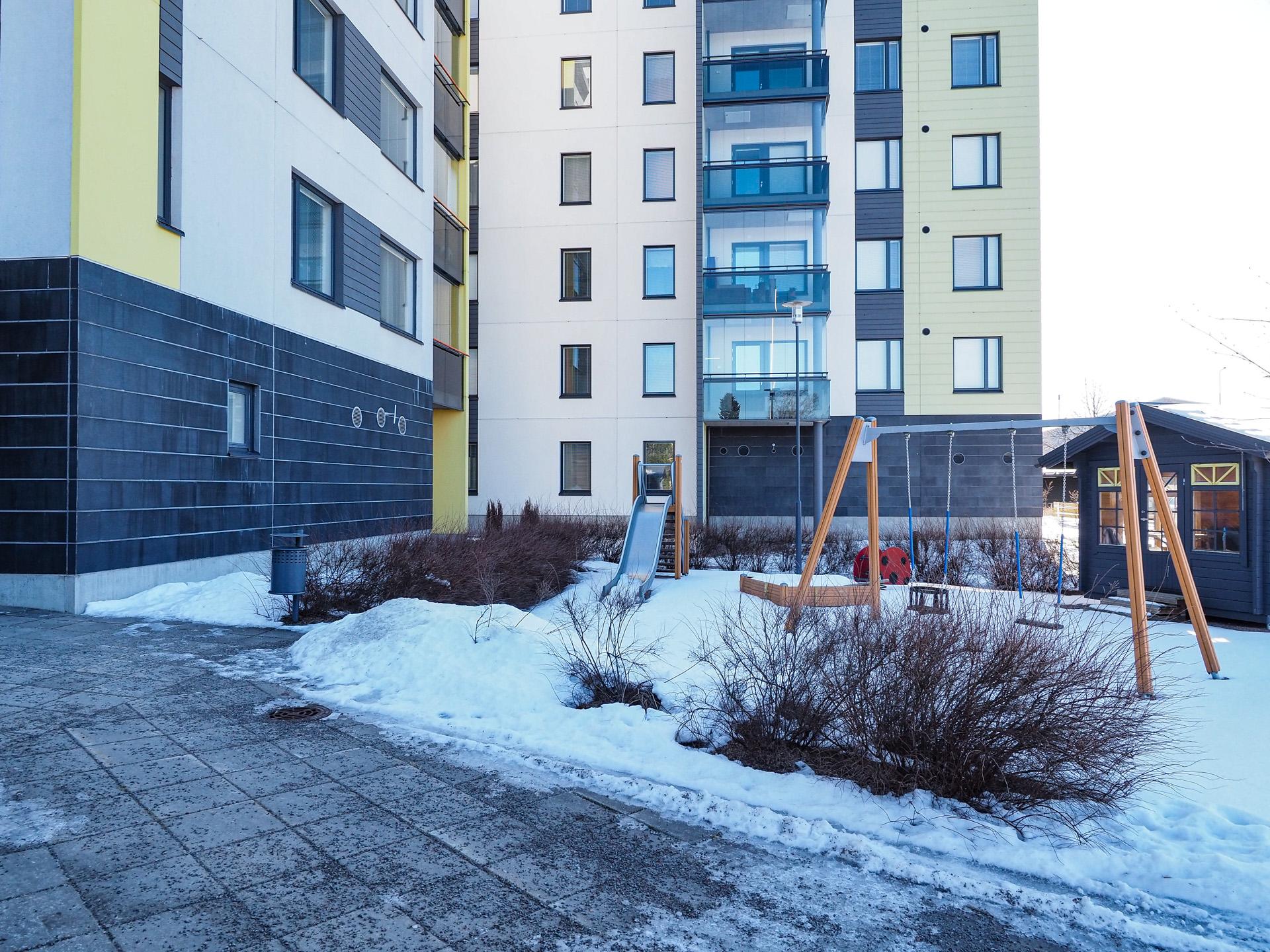 Piha-alueelle on rakennettu yhteinen kesäkeittiö