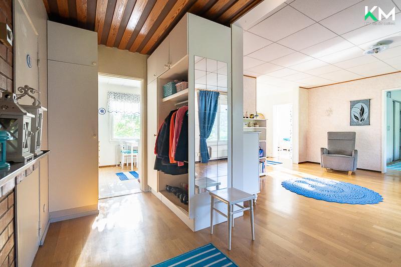 Avara eteistila helpottaa arjen sujuvuutta.