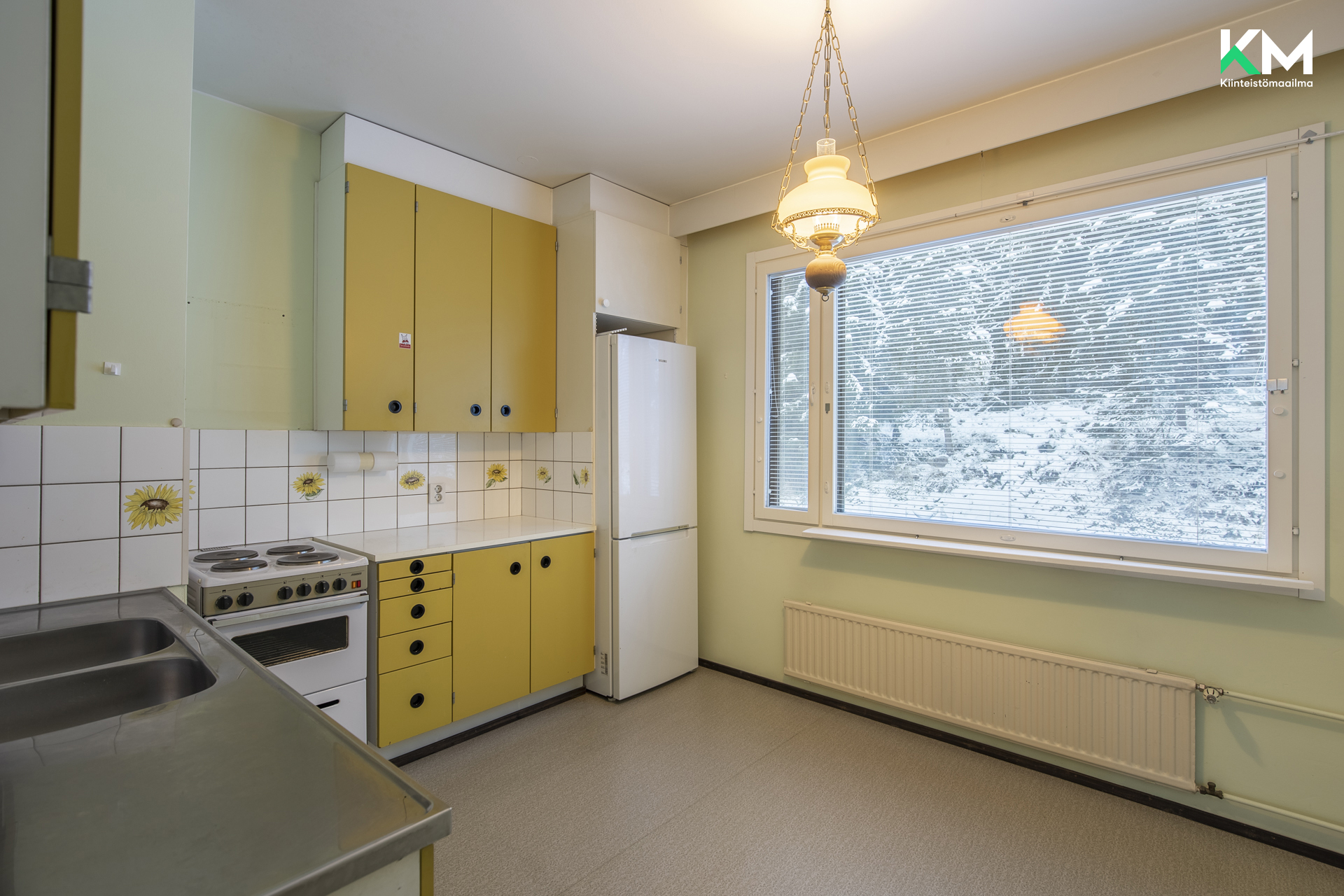 Keittiöön mahtuu ruokapöytä