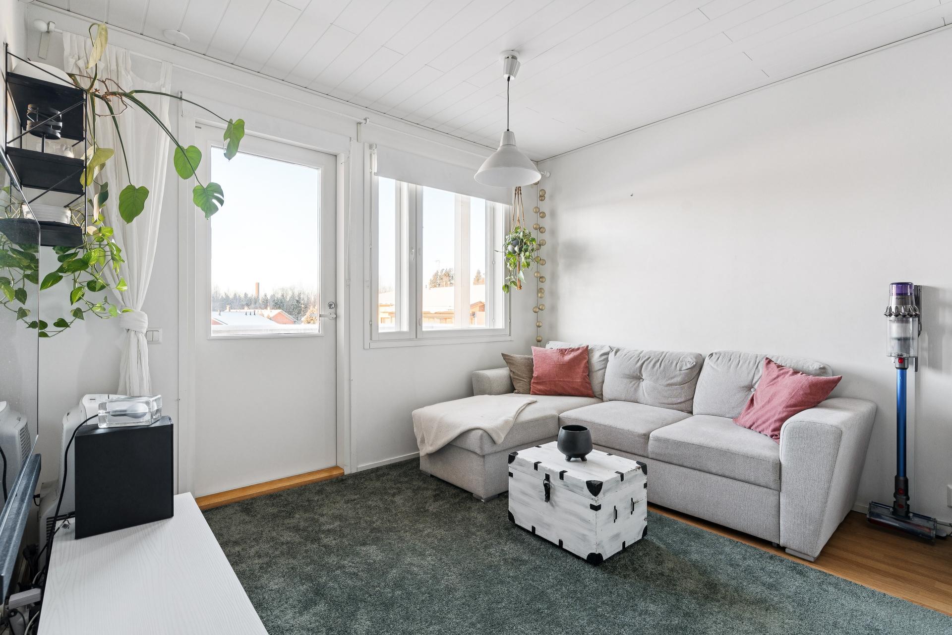 Olohuone käynti parvekkeelle