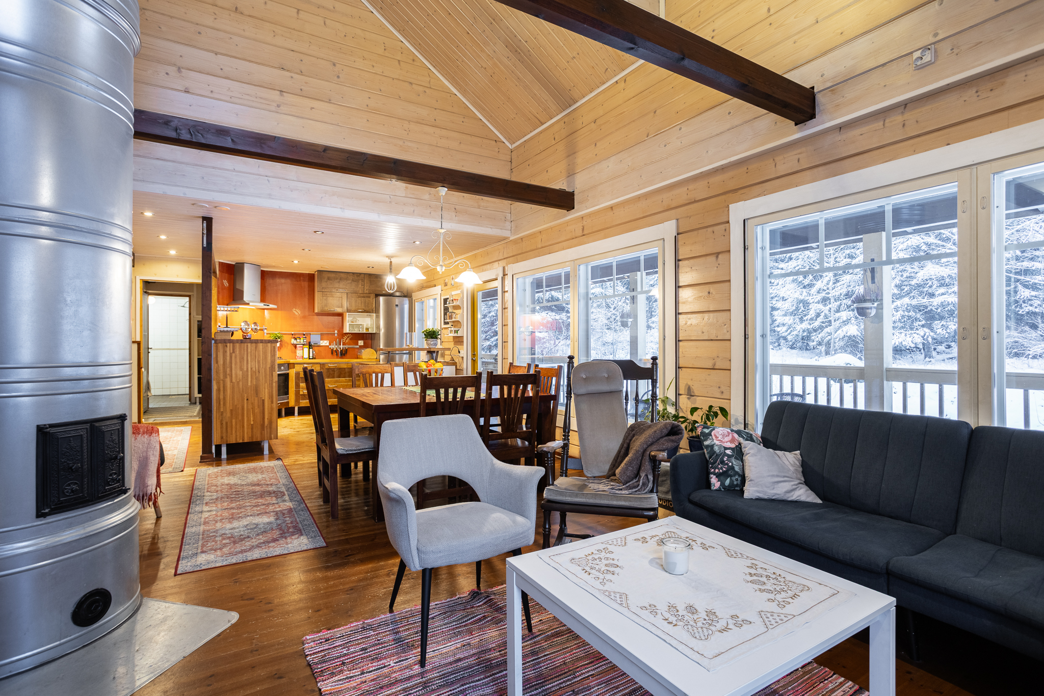 Olohuoneesta keittiöön