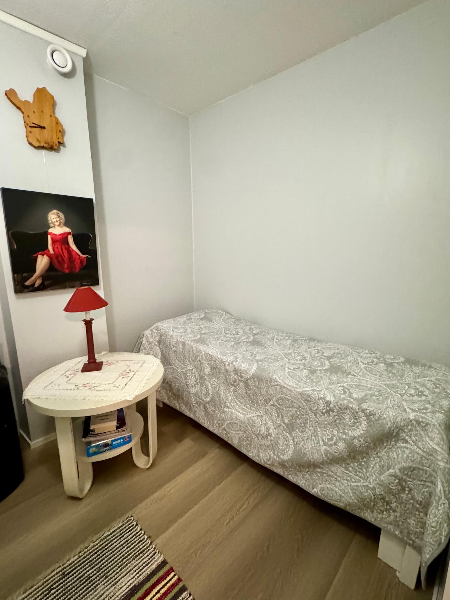 Työhuone/vierashuone rakennettu erikseen