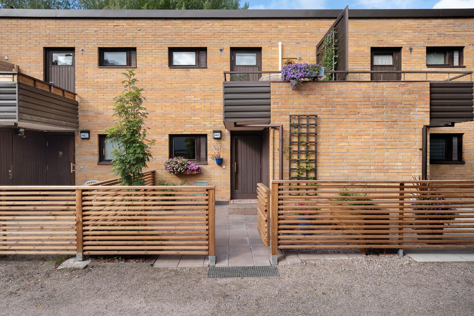 A-taloa, asunnon sisäänkäynti kadun puolelta katsottuna